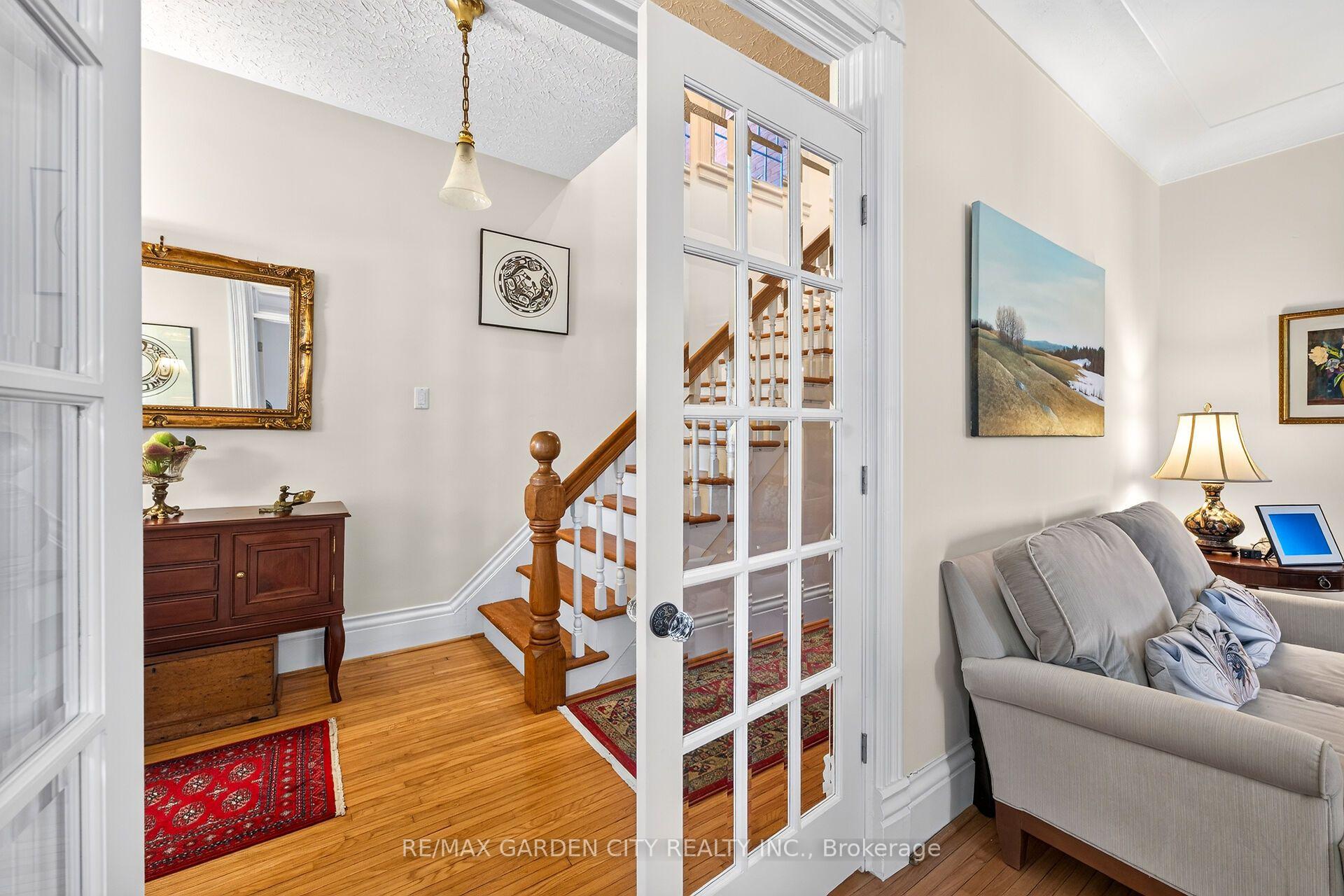 Photo 7 of 126 Main Street E, Grimsby, Grimsby East — HOMEH