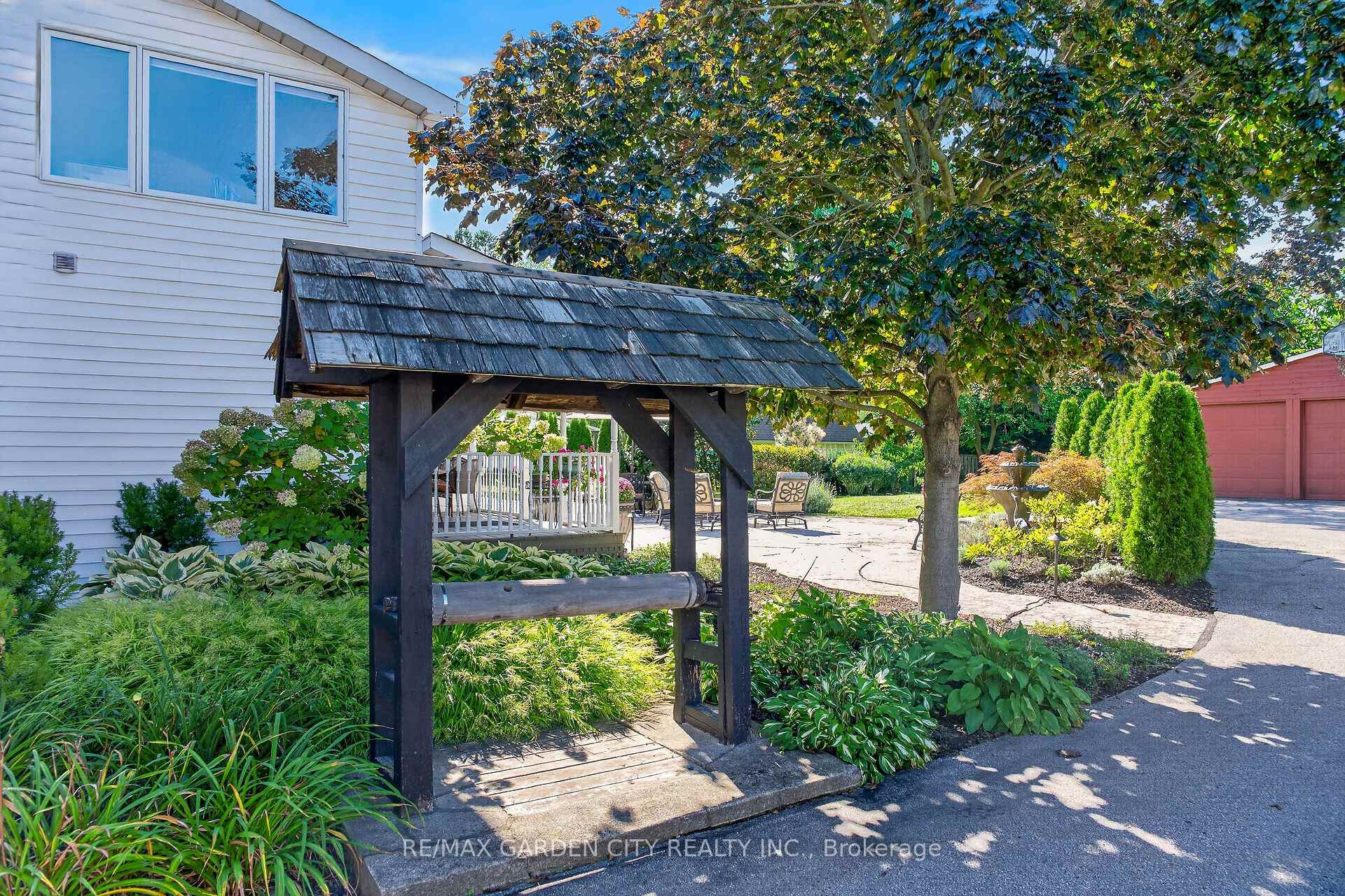 Photo 39 of 126 Main Street E, Grimsby, Grimsby East — HOMEH