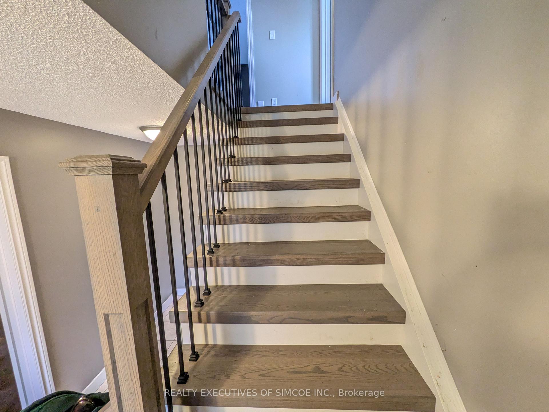 Photo 9 of 75 James Street, Barrie, Ardagh — HOMEH