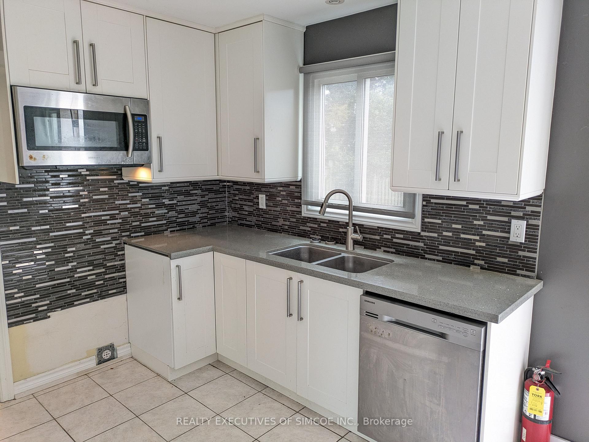 Photo 10 of 75 James Street, Barrie, Ardagh — HOMEH