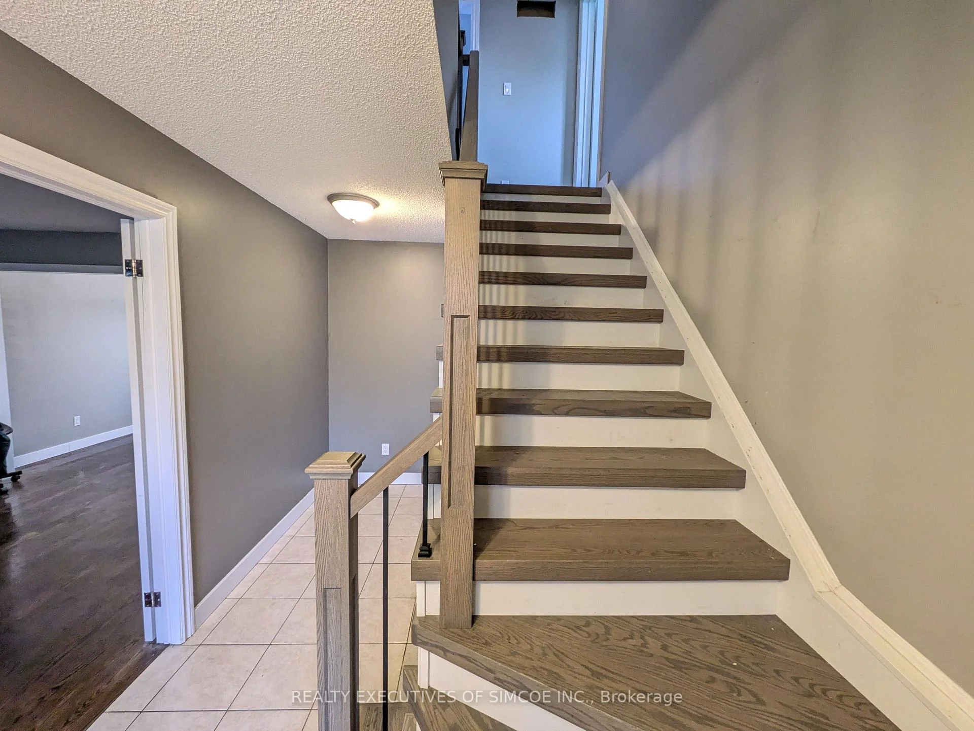 Photo 17 of 75 James Street, Barrie, Ardagh — HOMEH
