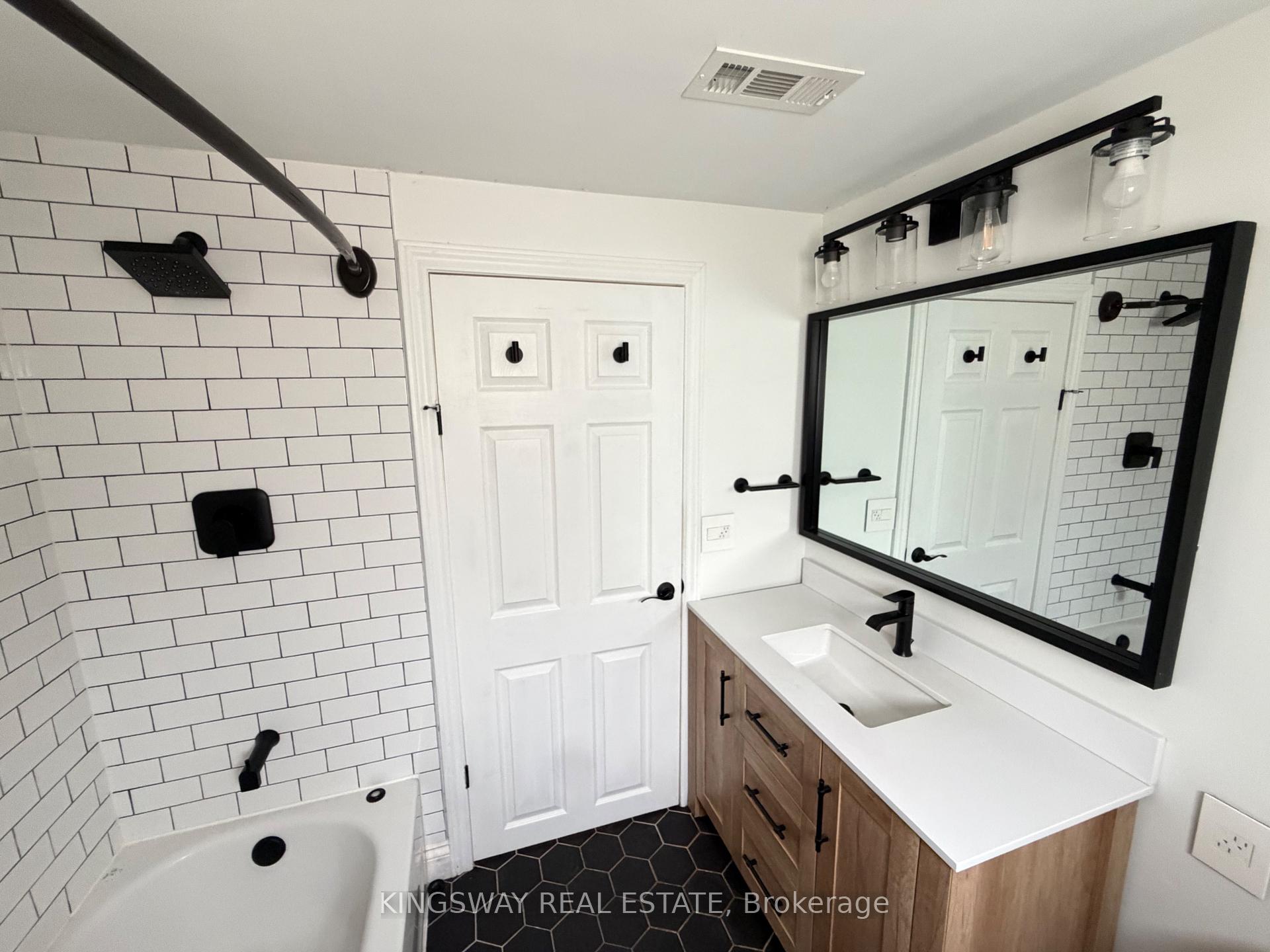 Photo 11 of Unit Lower Level, 323 Montego Rd., Mississauga, Cooksville — HOMEH