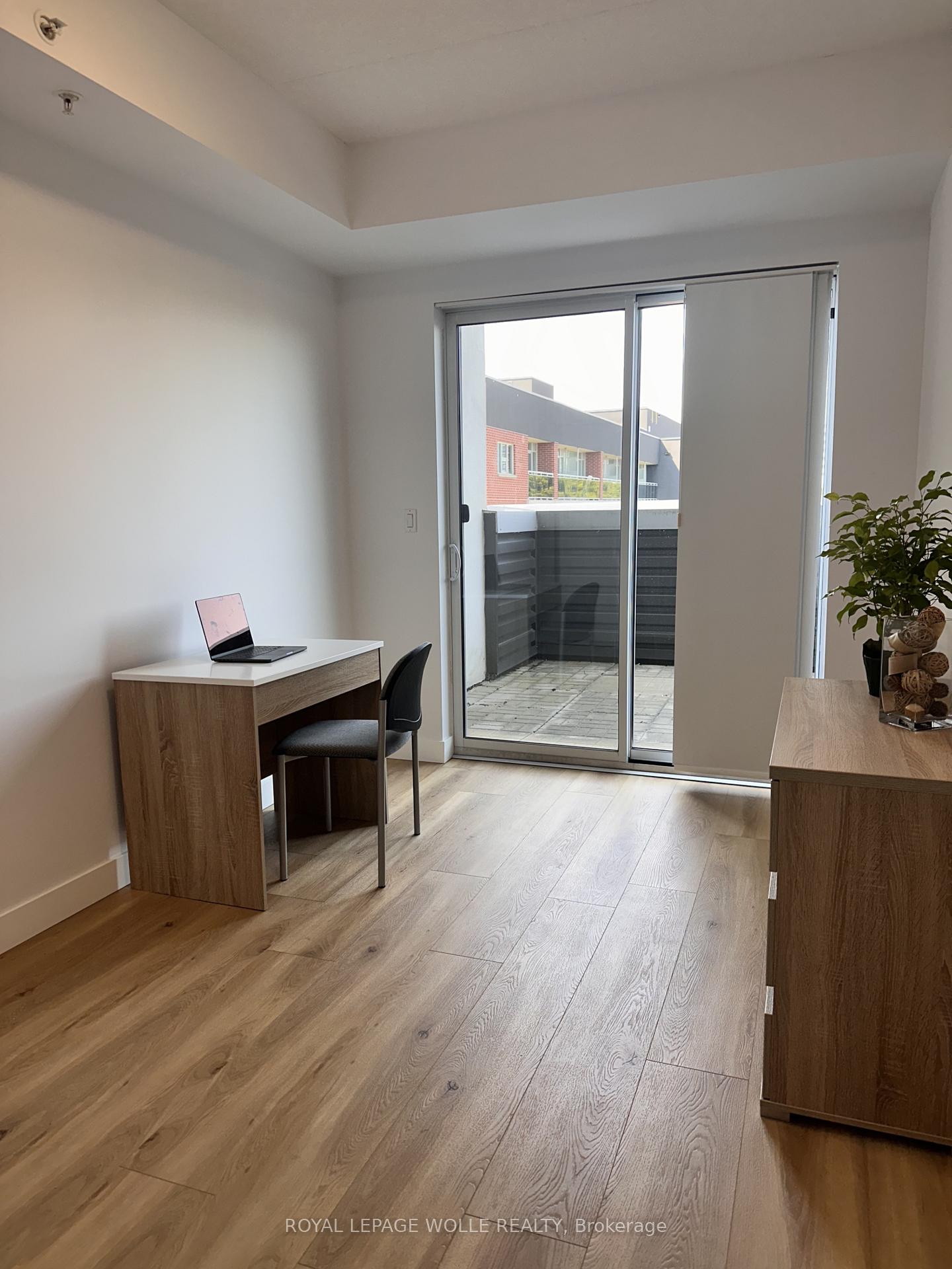 Photo 4 of Unit 404, 280 Lester Street, Waterloo, Beechwood/University — HOMEH