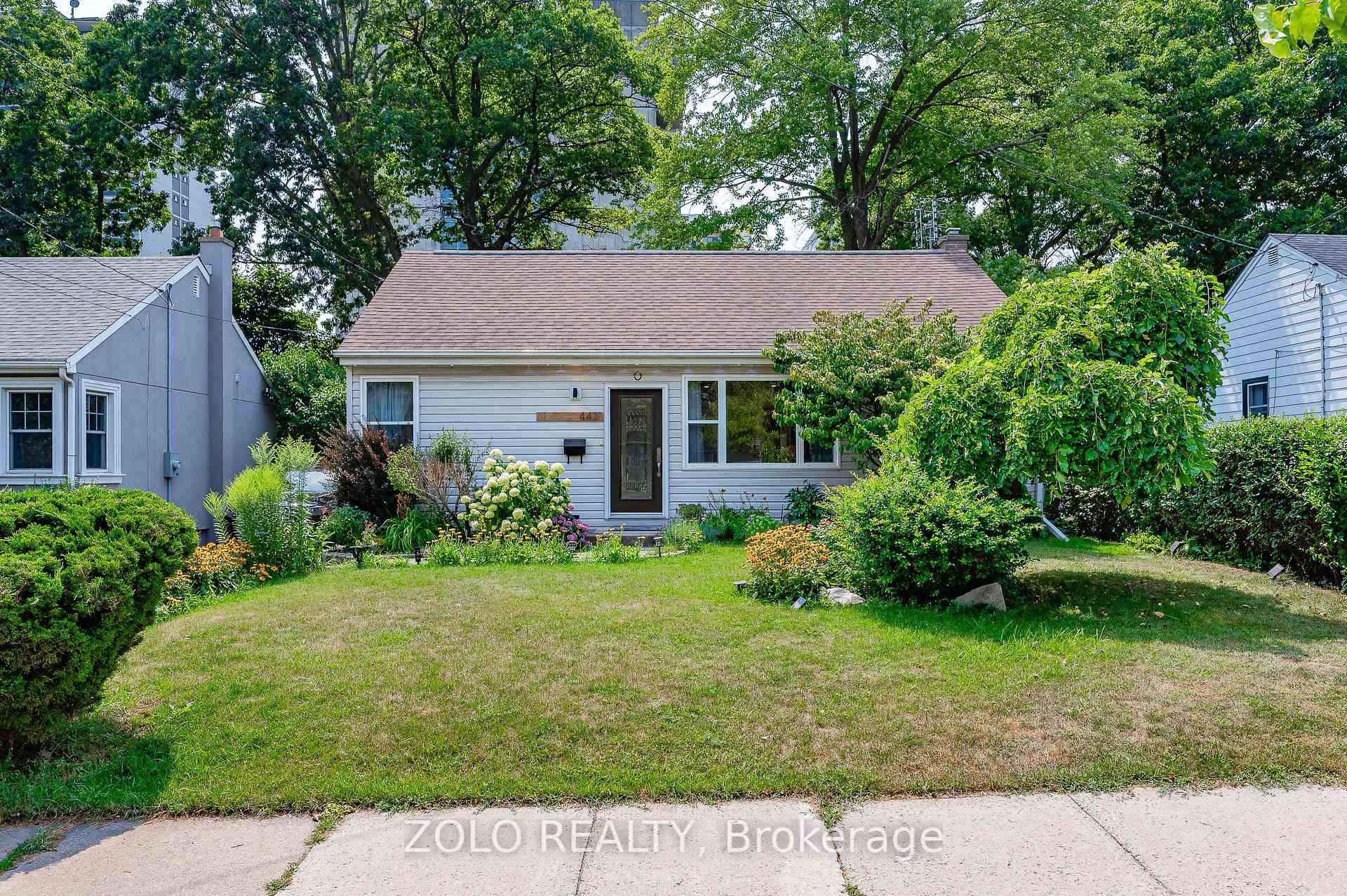 Photo 1 of 442 Queen Mary Drive, Oakville, Queen Elizabeth — HOMEH