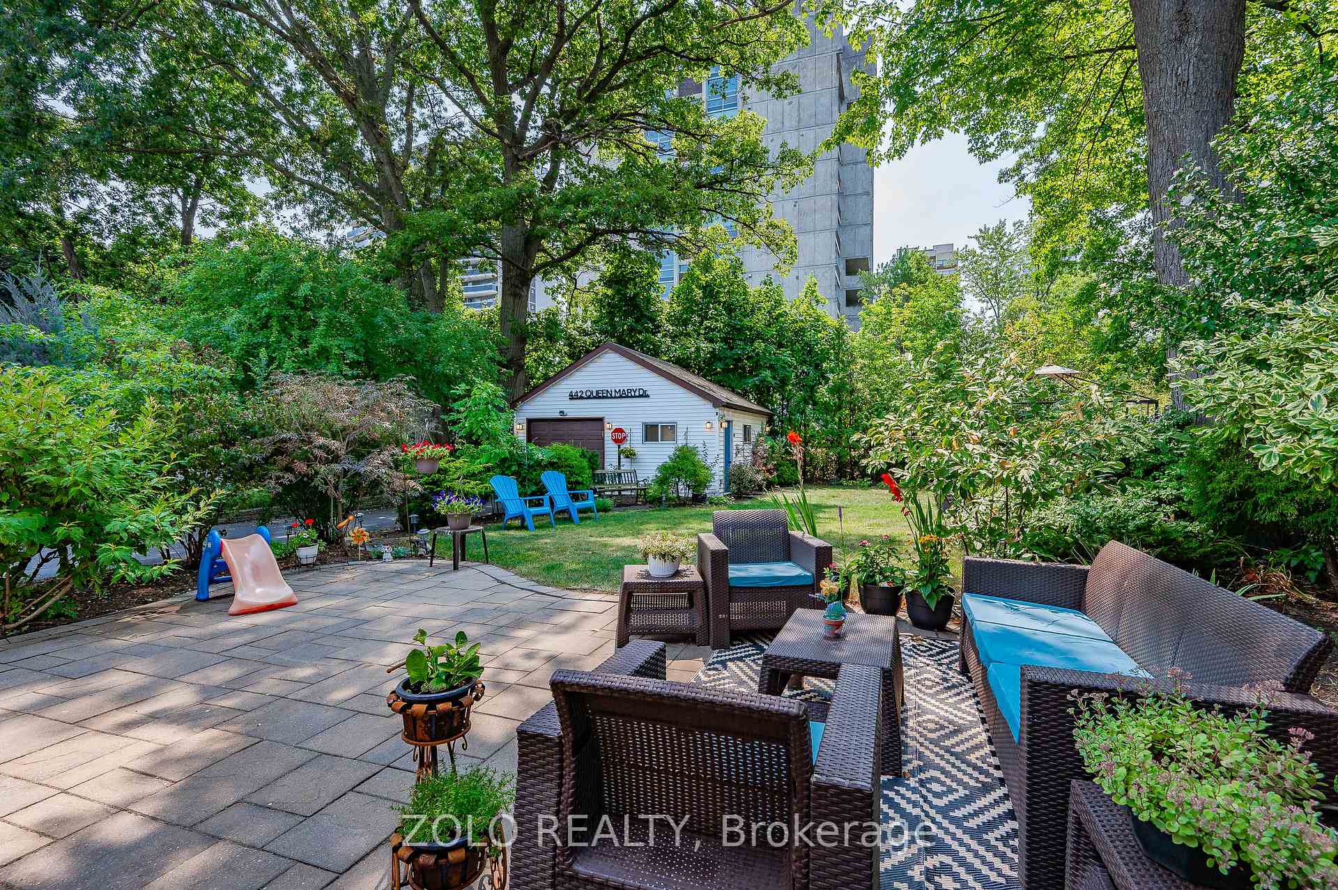 Photo 2 of 442 Queen Mary Drive, Oakville, Queen Elizabeth — HOMEH