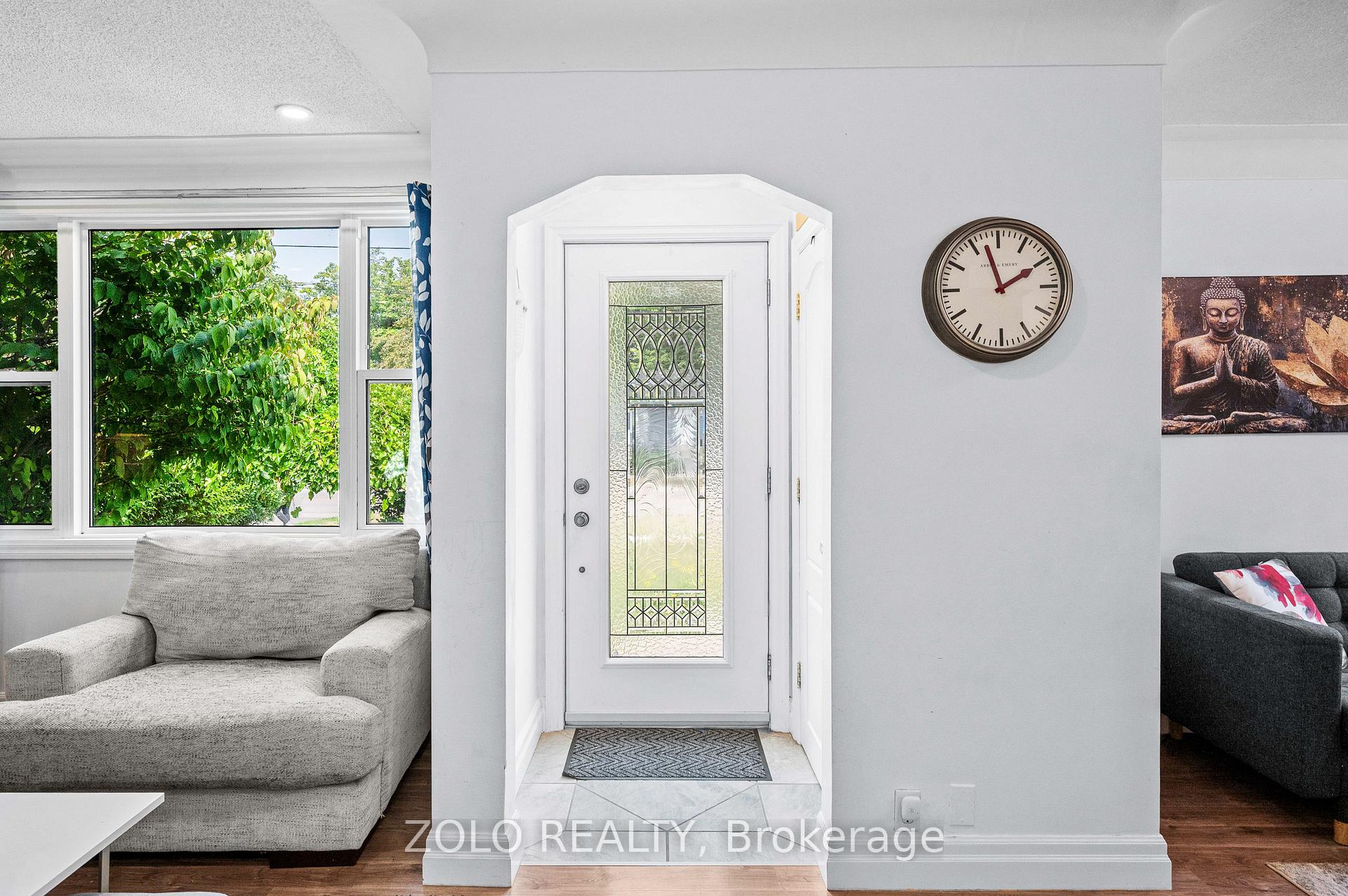 Photo 3 of 442 Queen Mary Drive, Oakville, Queen Elizabeth — HOMEH