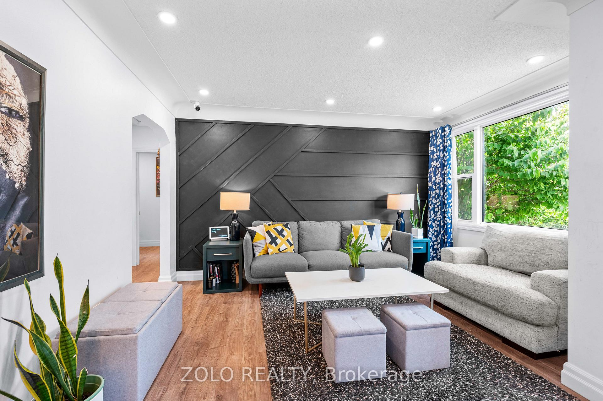 Photo 4 of 442 Queen Mary Drive, Oakville, Queen Elizabeth — HOMEH