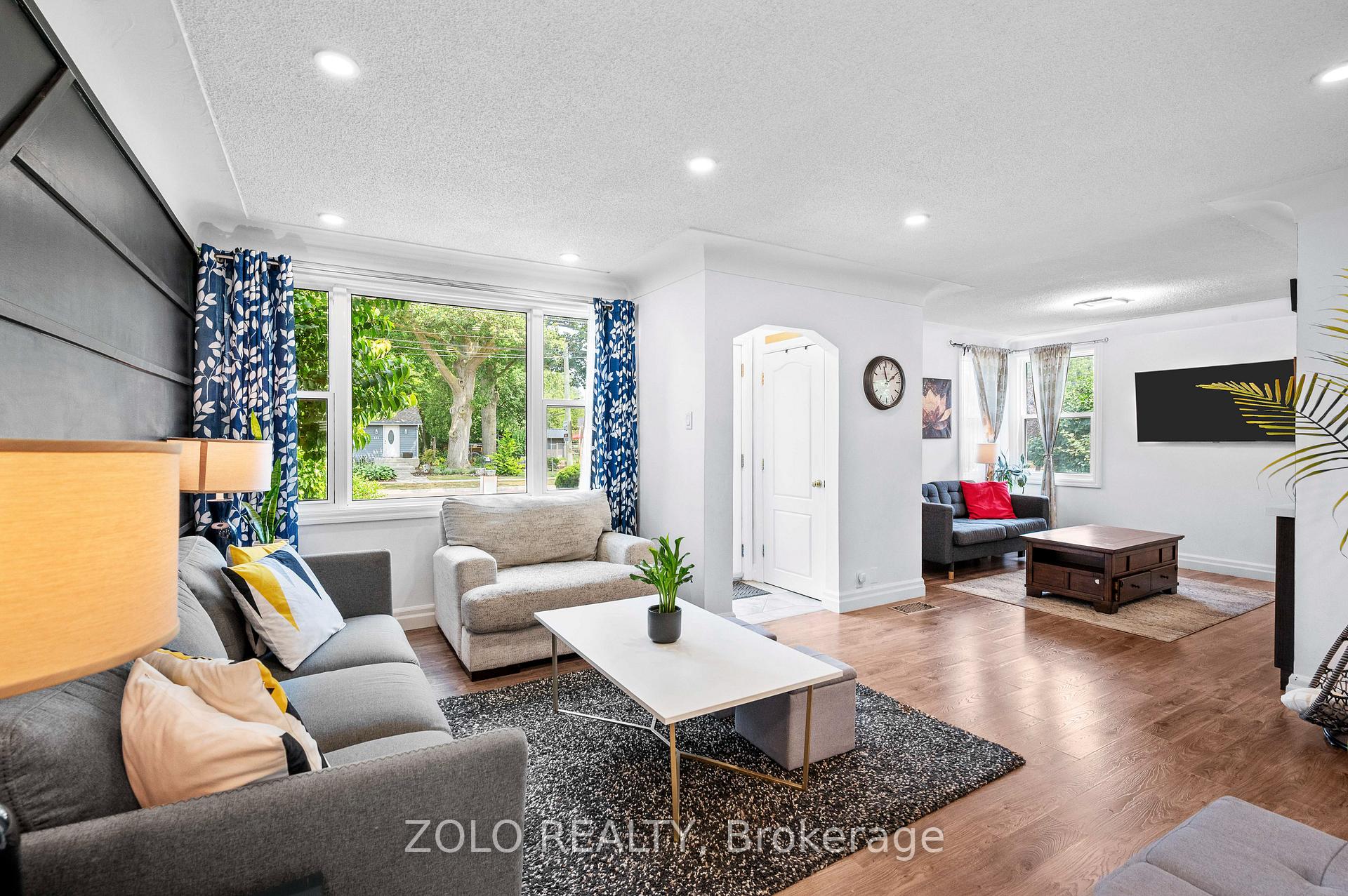 Photo 5 of 442 Queen Mary Drive, Oakville, Queen Elizabeth — HOMEH