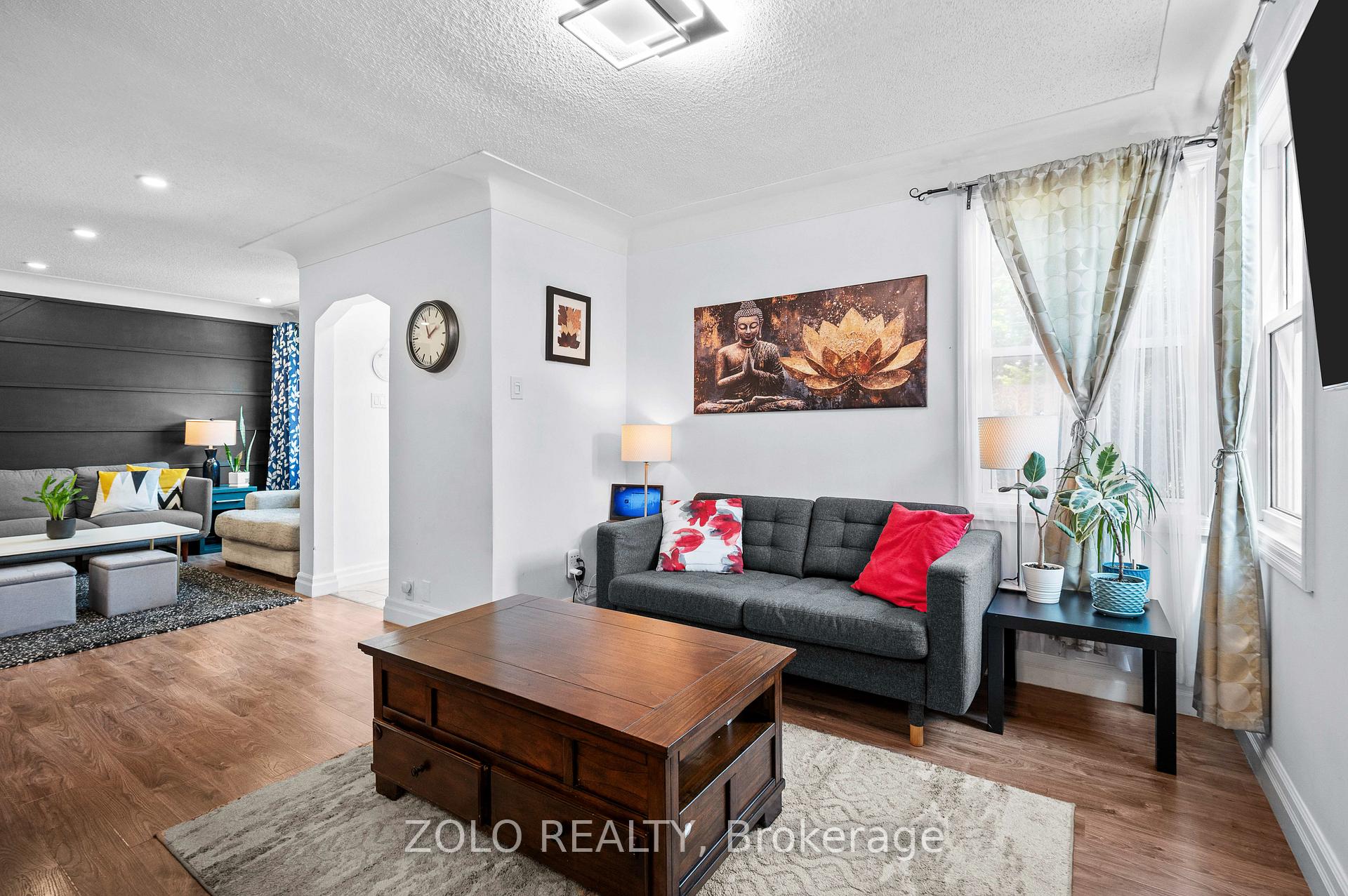 Photo 8 of 442 Queen Mary Drive, Oakville, Queen Elizabeth — HOMEH