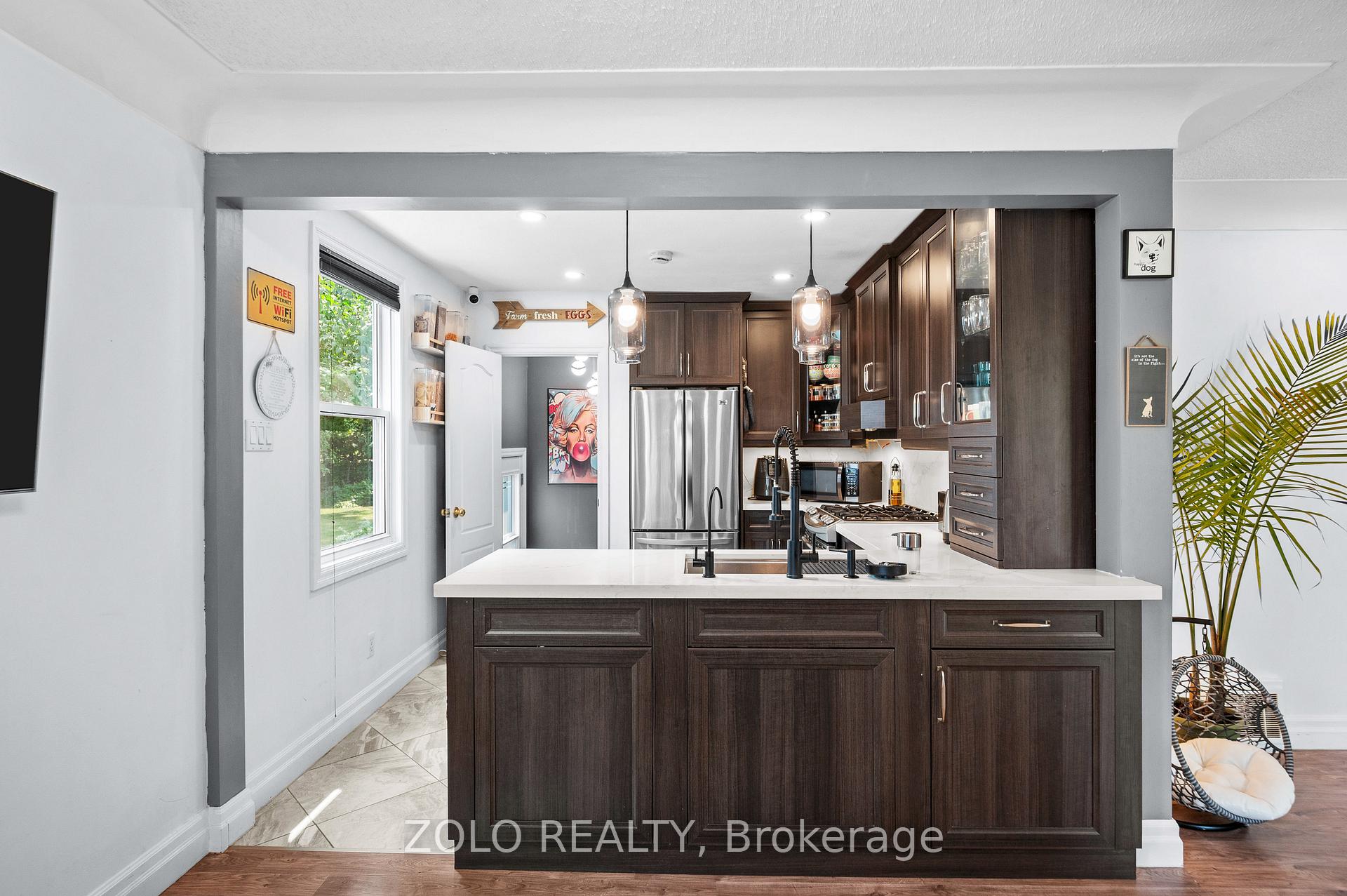 Photo 10 of 442 Queen Mary Drive, Oakville, Queen Elizabeth — HOMEH
