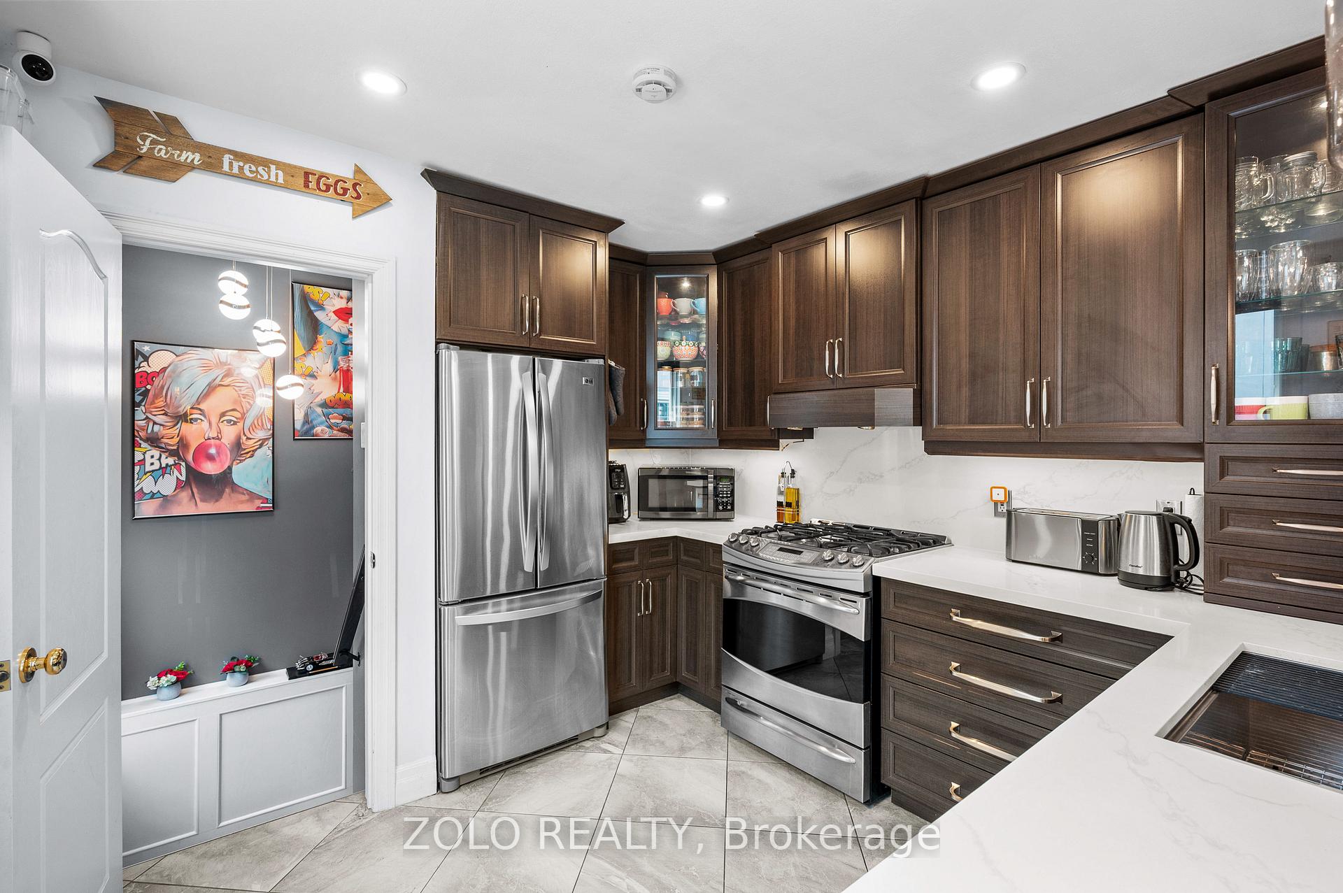 Photo 11 of 442 Queen Mary Drive, Oakville, Queen Elizabeth — HOMEH