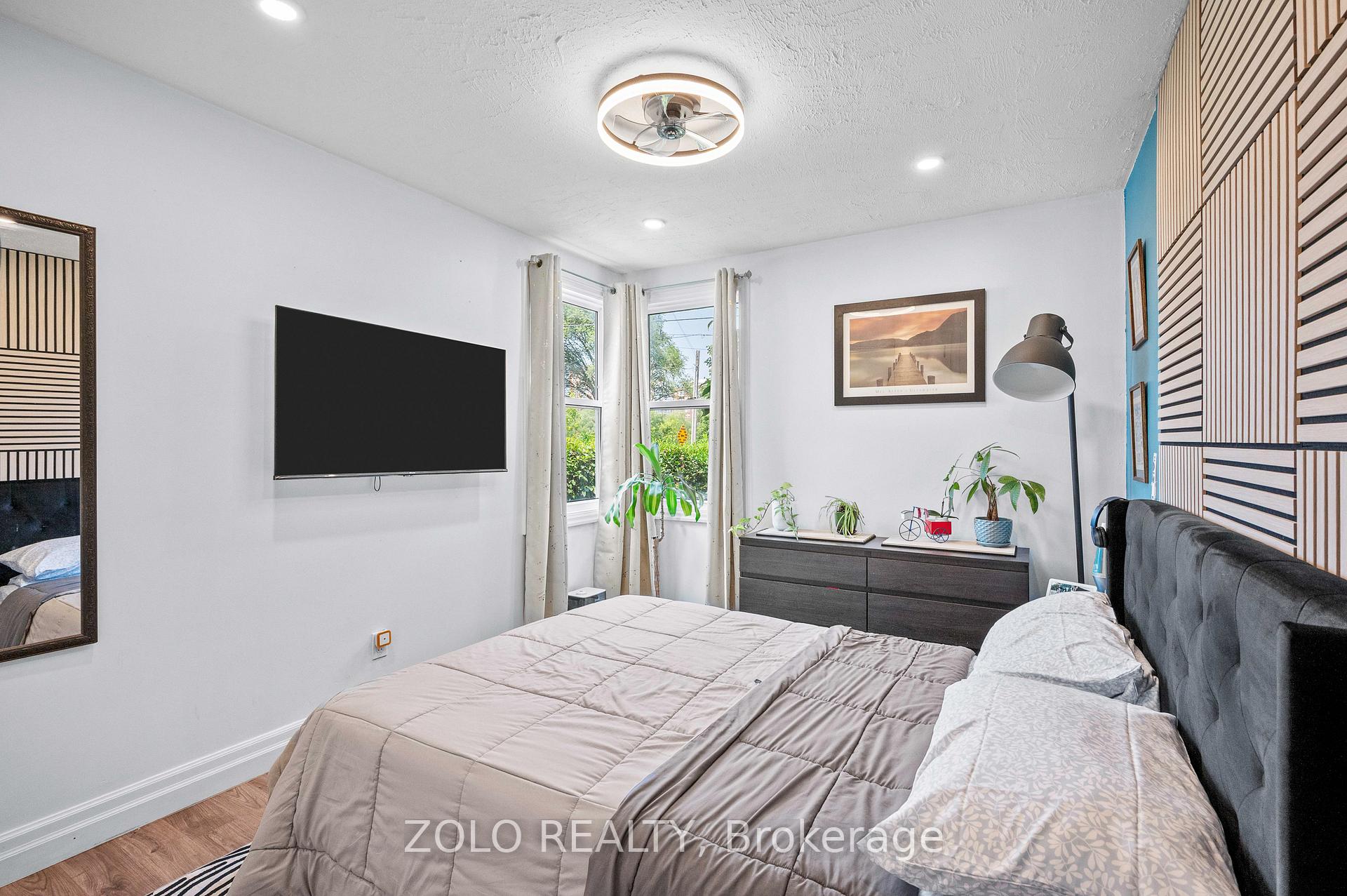 Photo 15 of 442 Queen Mary Drive, Oakville, Queen Elizabeth — HOMEH