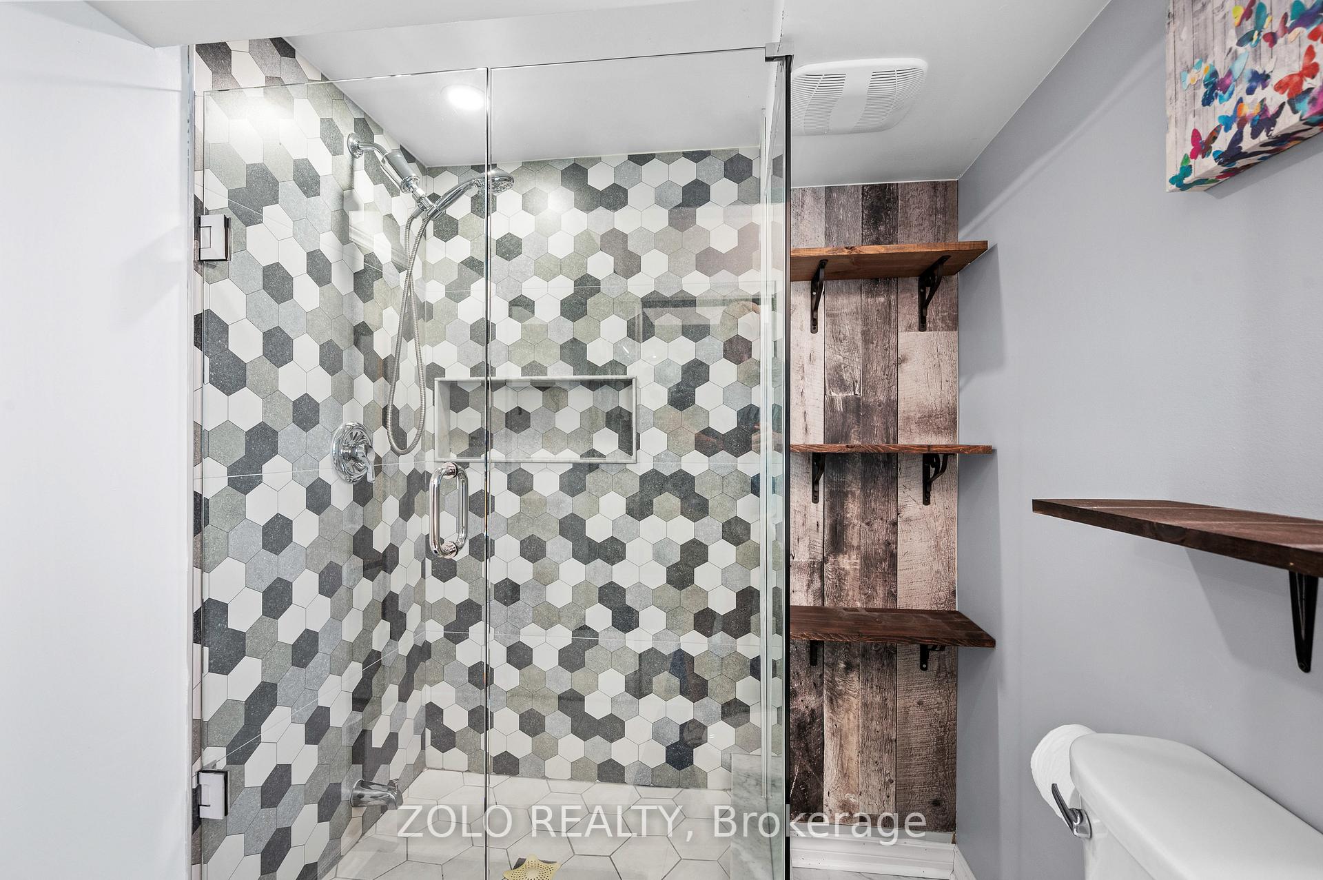 Photo 29 of 442 Queen Mary Drive, Oakville, Queen Elizabeth — HOMEH