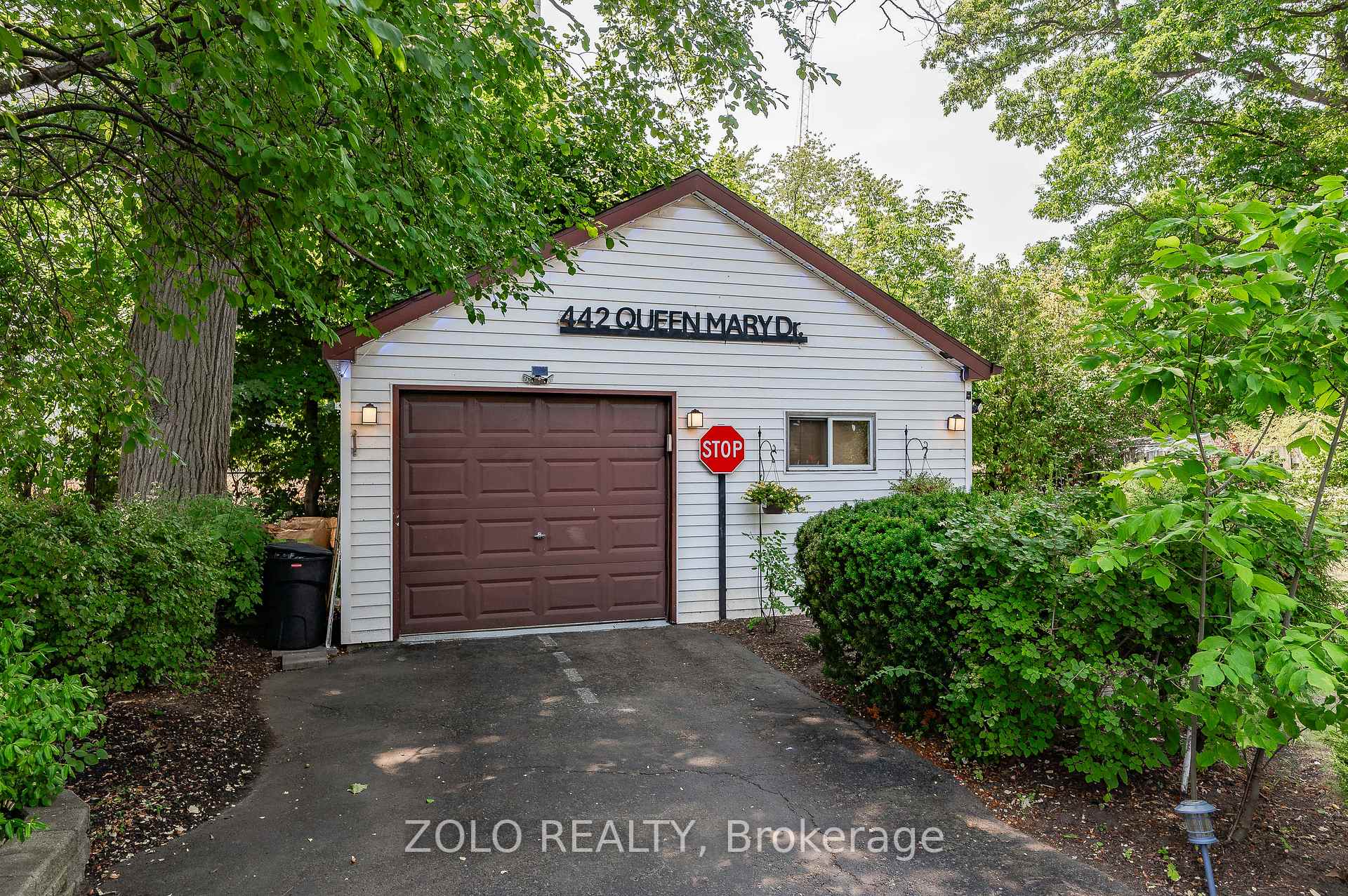 Photo 32 of 442 Queen Mary Drive, Oakville, Queen Elizabeth — HOMEH