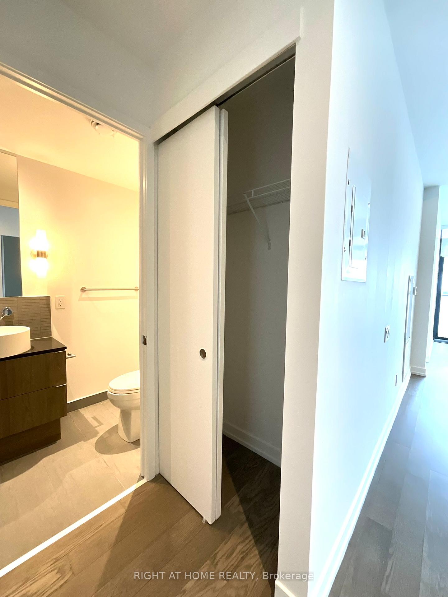 Photo 15 of Unit 4311, 161 Roehampton Avenue, Toronto, Mount Pleasant West — HOMEH