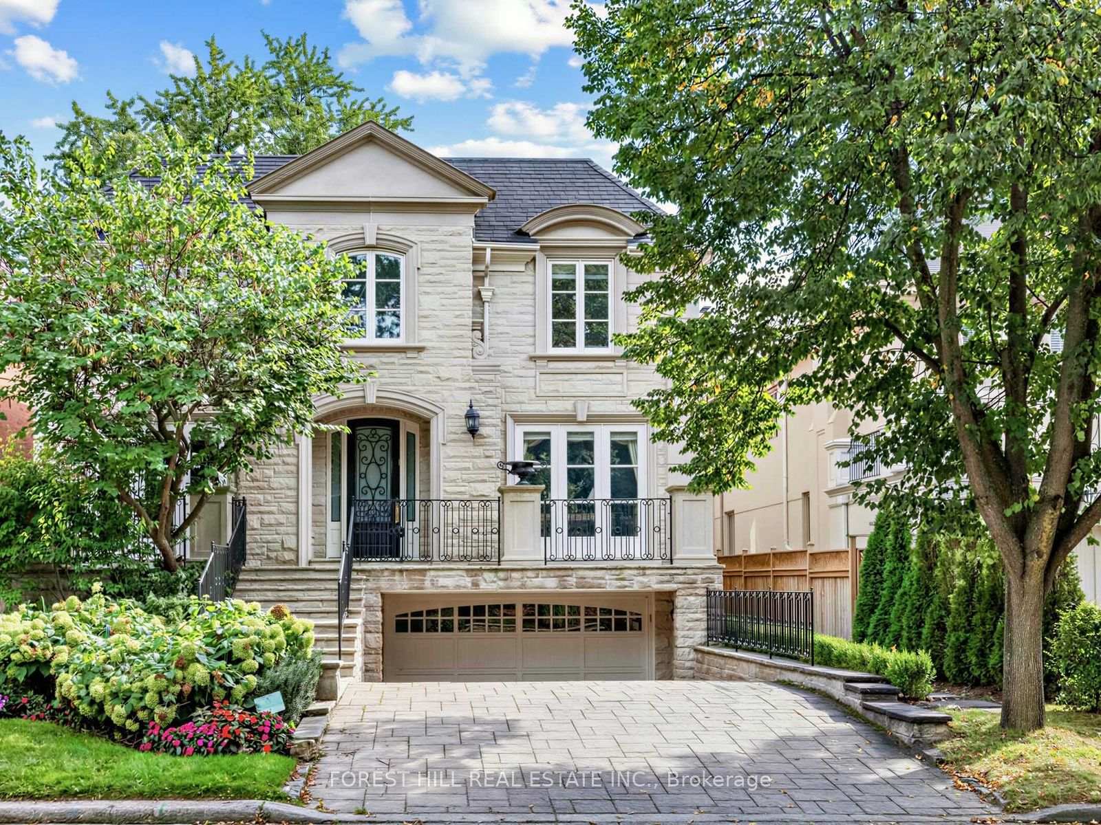 Photo 2 of 235 Hillhurst Boulevard, Toronto, Bedford Park-Nortown — HOMEH