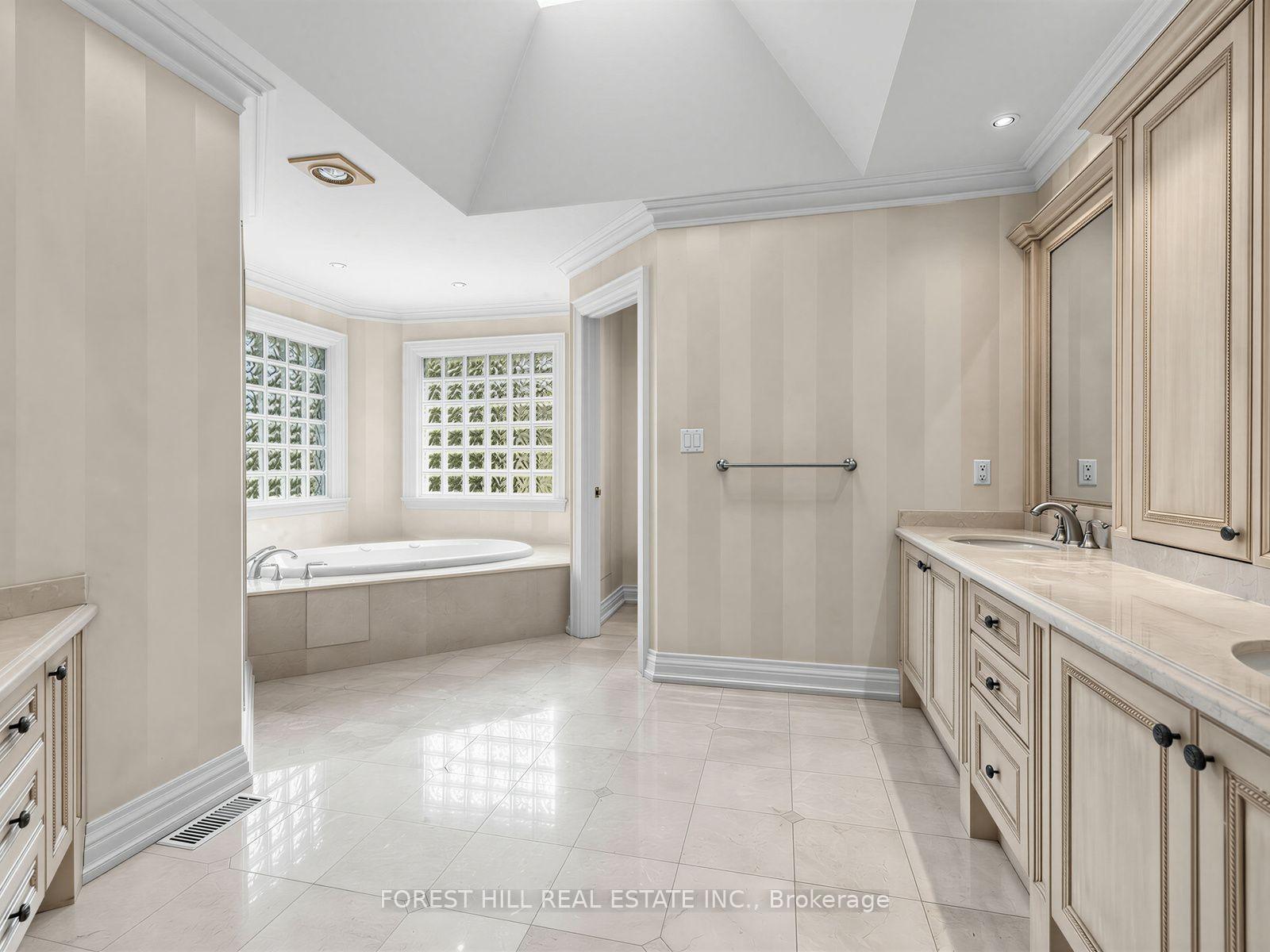 Photo 25 of 235 Hillhurst Boulevard, Toronto, Bedford Park-Nortown — HOMEH