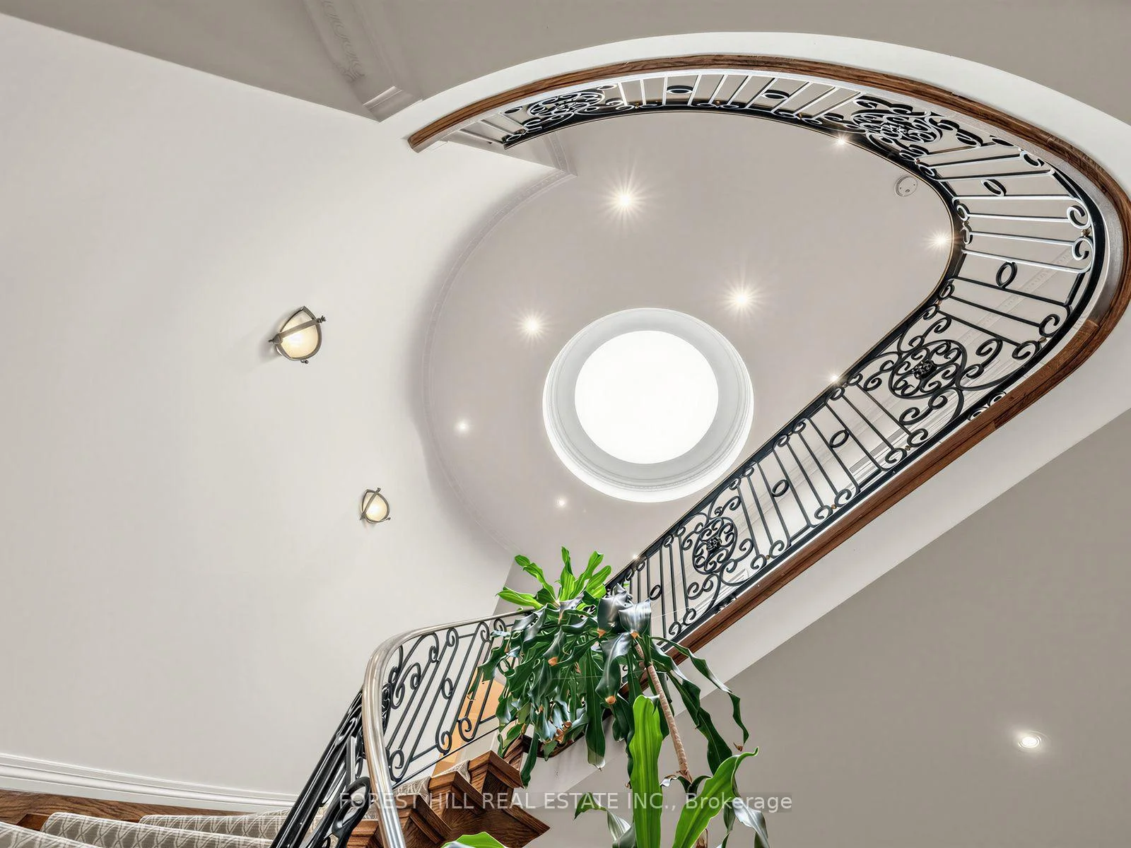 Photo 8 of 235 Hillhurst Boulevard, Toronto, Bedford Park-Nortown — HOMEH