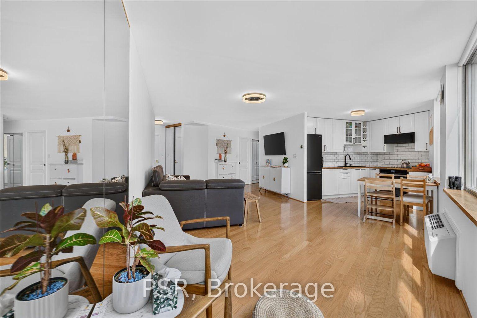 Photo 4 of Unit 2106, 270 Queens Quay W, Toronto, Waterfront Communities — HOMEH