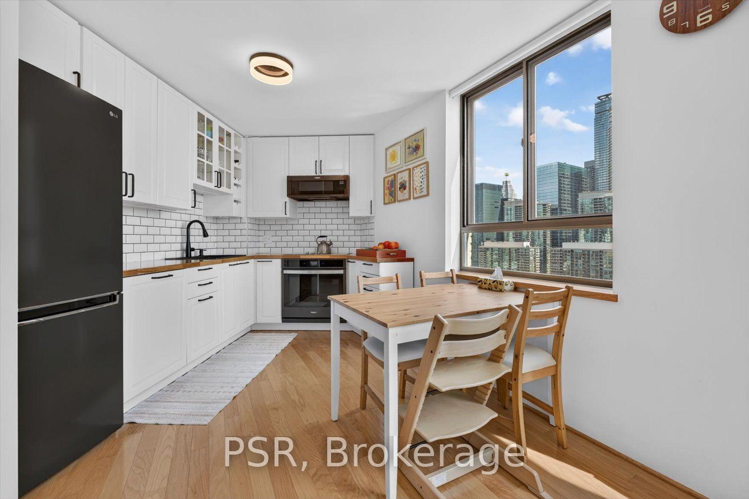 Photo 6 of Unit 2106, 270 Queens Quay W, Toronto, Waterfront Communities — HOMEH