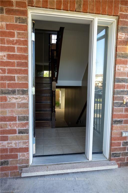 Photo 3 of 50 Emick Drive, Hamilton, Ancaster — HOMEH
