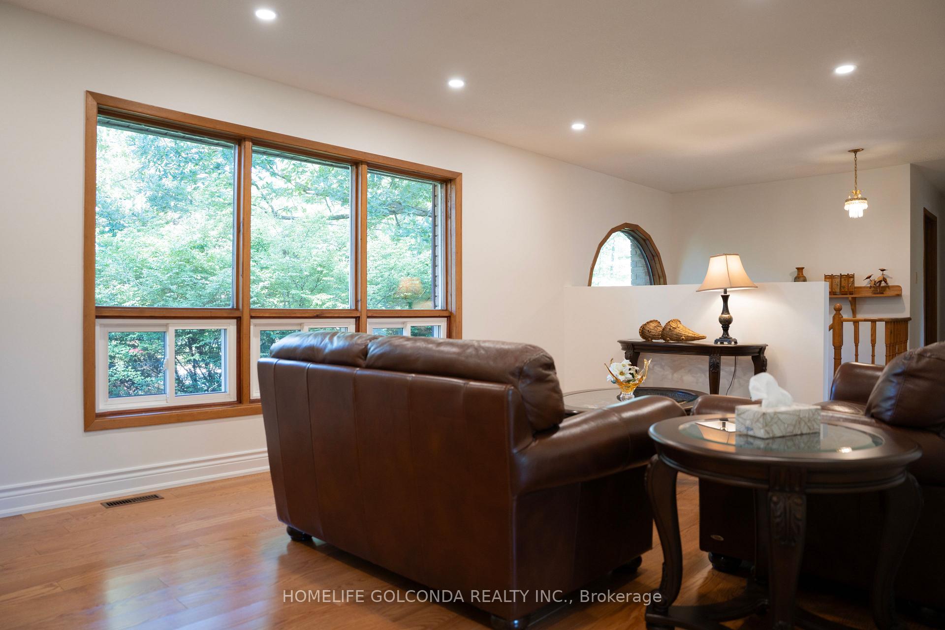 Photo 3 of 46 Donaldson Road, East Gwillimbury, Holland Landing — HOMEH