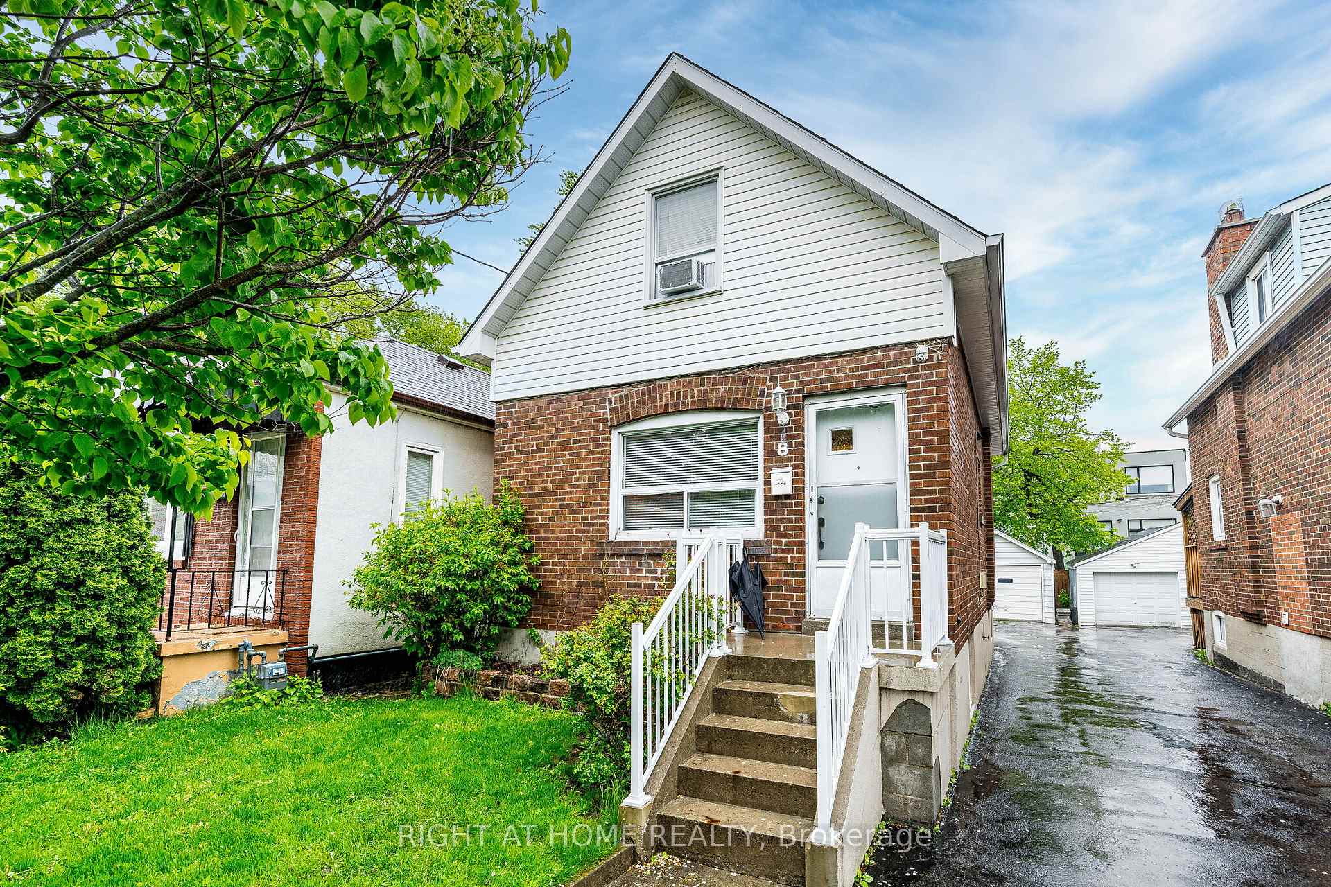 Photo 4 of 8 Savoy Avenue, Toronto, Woodbine-Lumsden — HOMEH