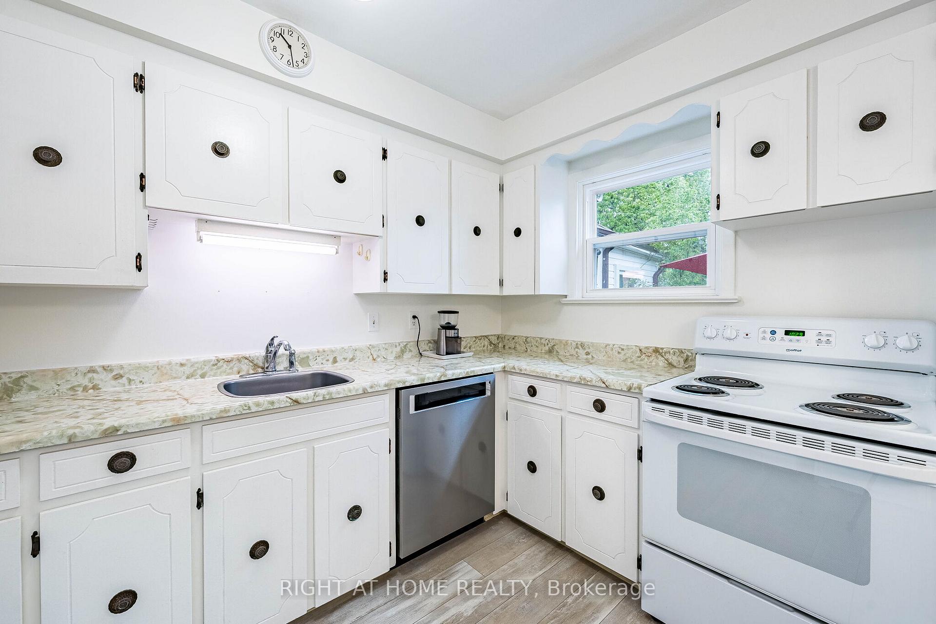 Photo 13 of 8 Savoy Avenue, Toronto, Woodbine-Lumsden — HOMEH