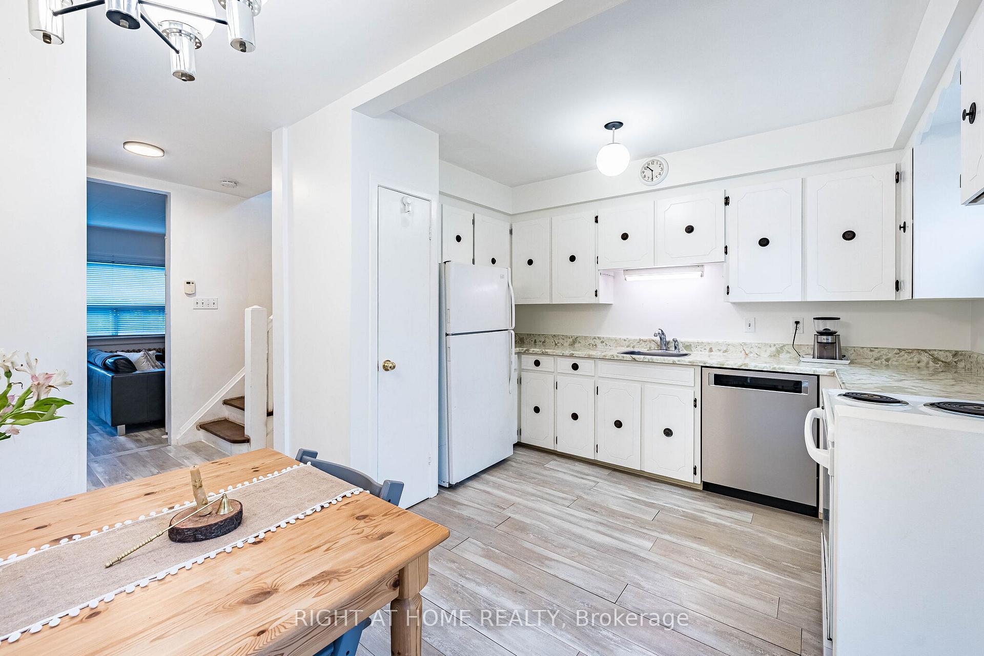 Photo 19 of 8 Savoy Avenue, Toronto, Woodbine-Lumsden — HOMEH