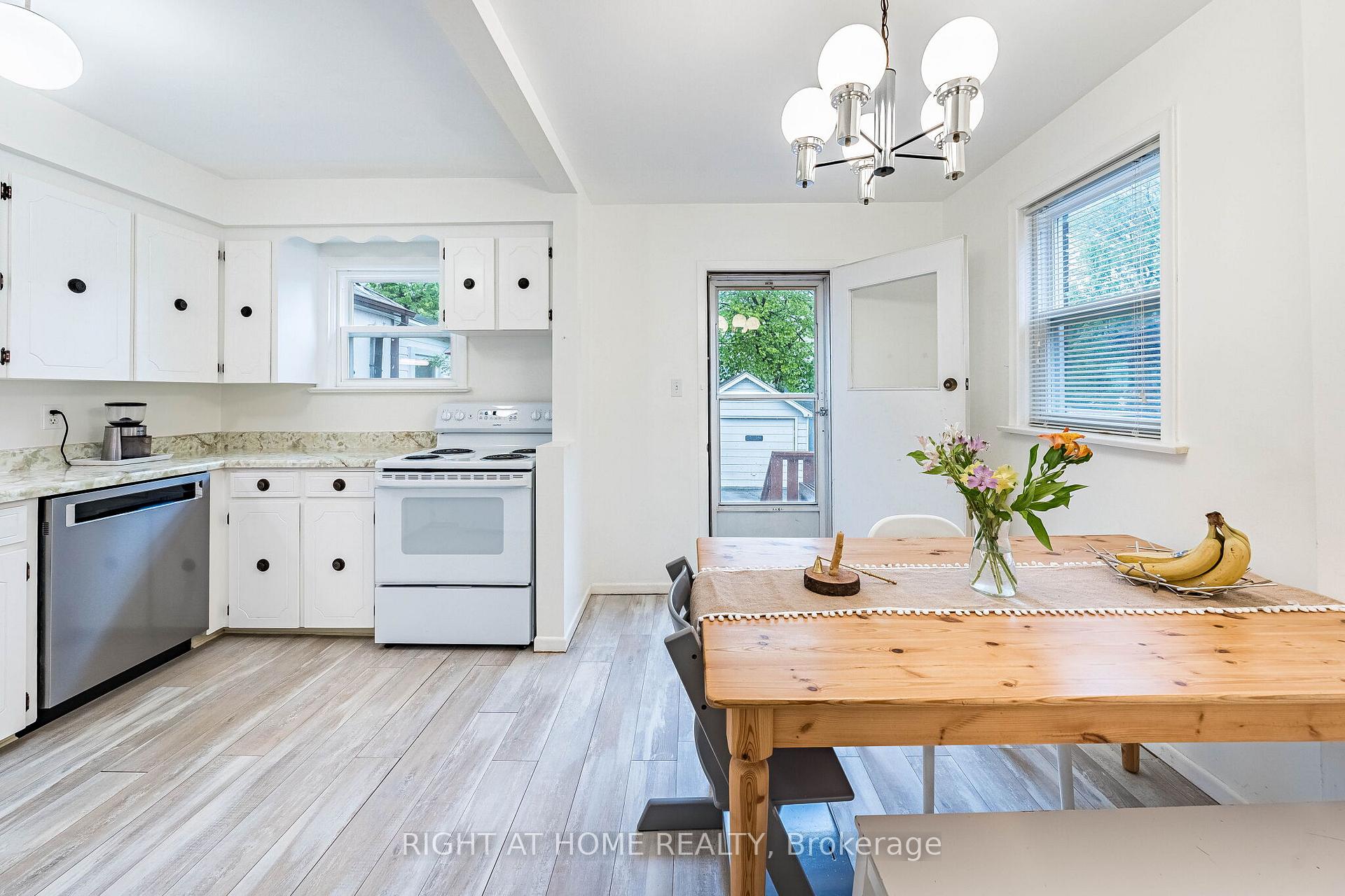 Photo 20 of 8 Savoy Avenue, Toronto, Woodbine-Lumsden — HOMEH