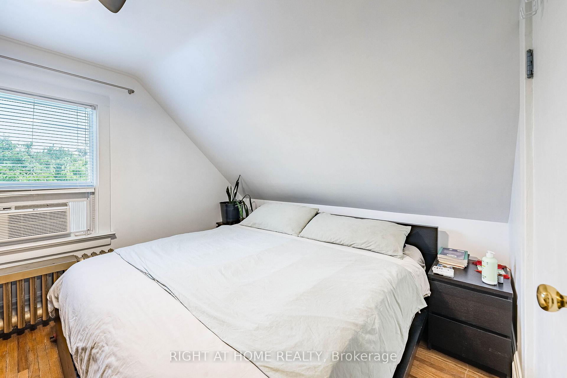 Photo 24 of 8 Savoy Avenue, Toronto, Woodbine-Lumsden — HOMEH