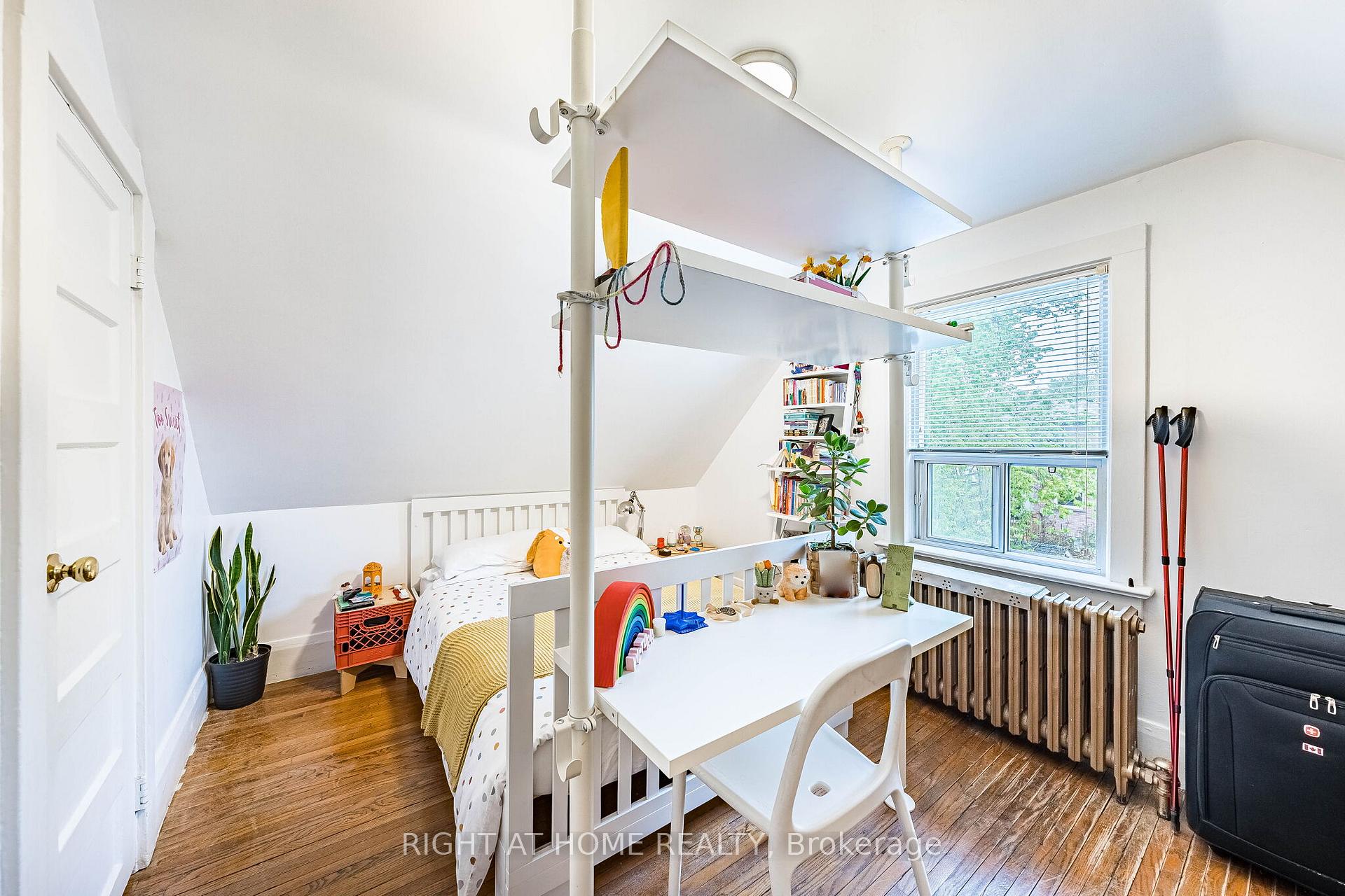 Photo 30 of 8 Savoy Avenue, Toronto, Woodbine-Lumsden — HOMEH