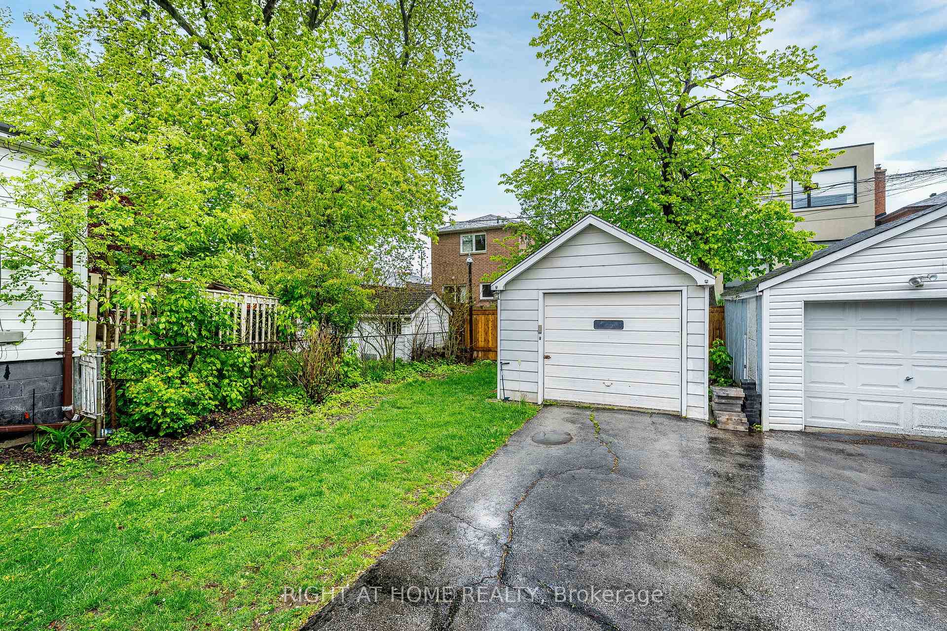 Photo 38 of 8 Savoy Avenue, Toronto, Woodbine-Lumsden — HOMEH