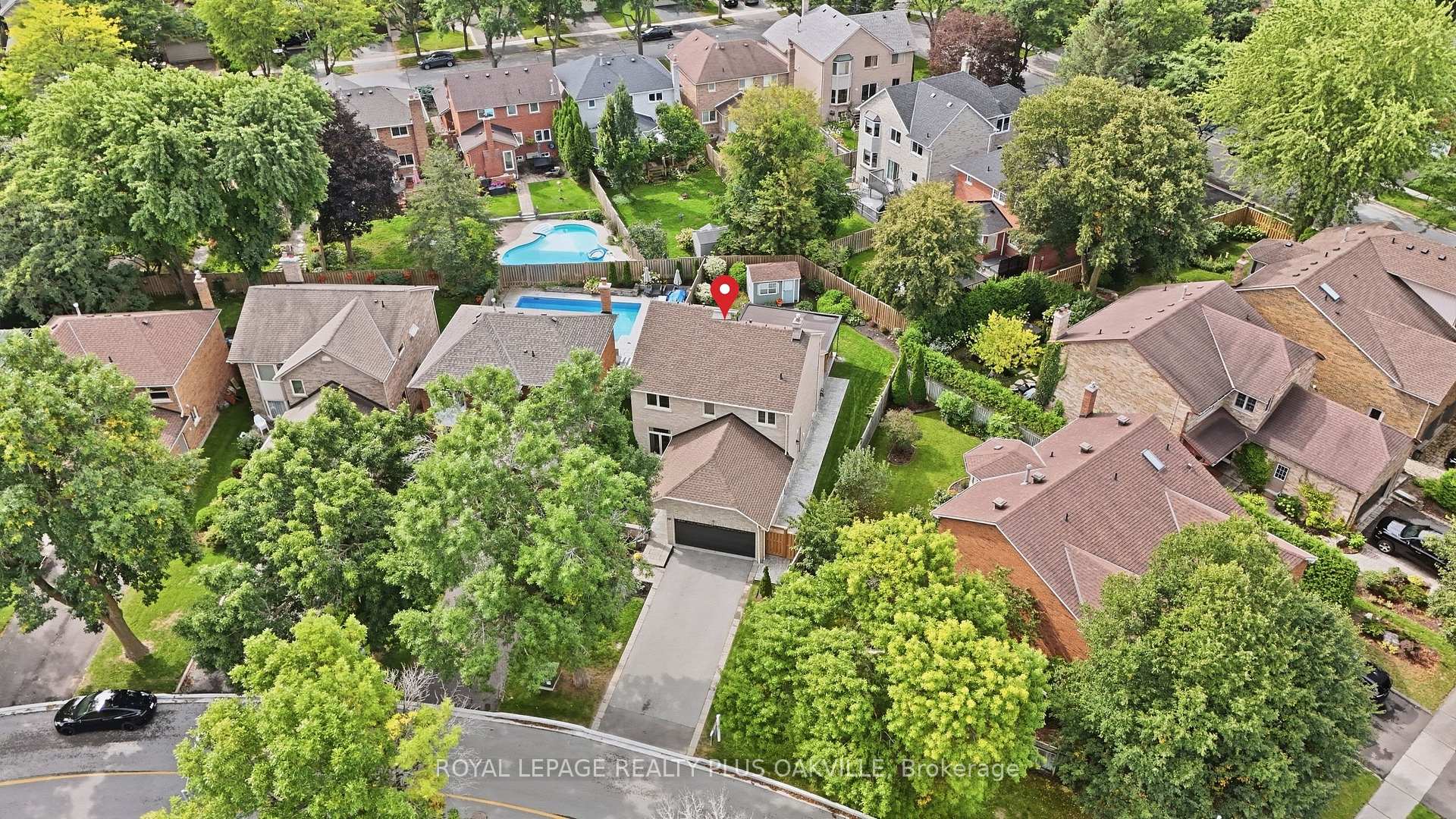 Photo 3 of 58 McLeod Drive, Aurora, Aurora Heights — HOMEH