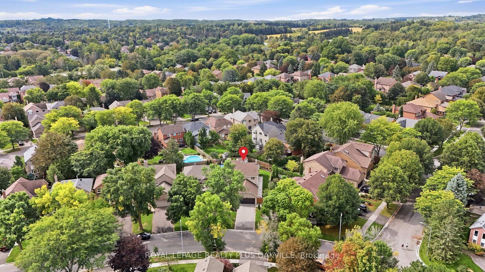 Photo 4 of 58 McLeod Drive, Aurora, Aurora Heights — HOMEH