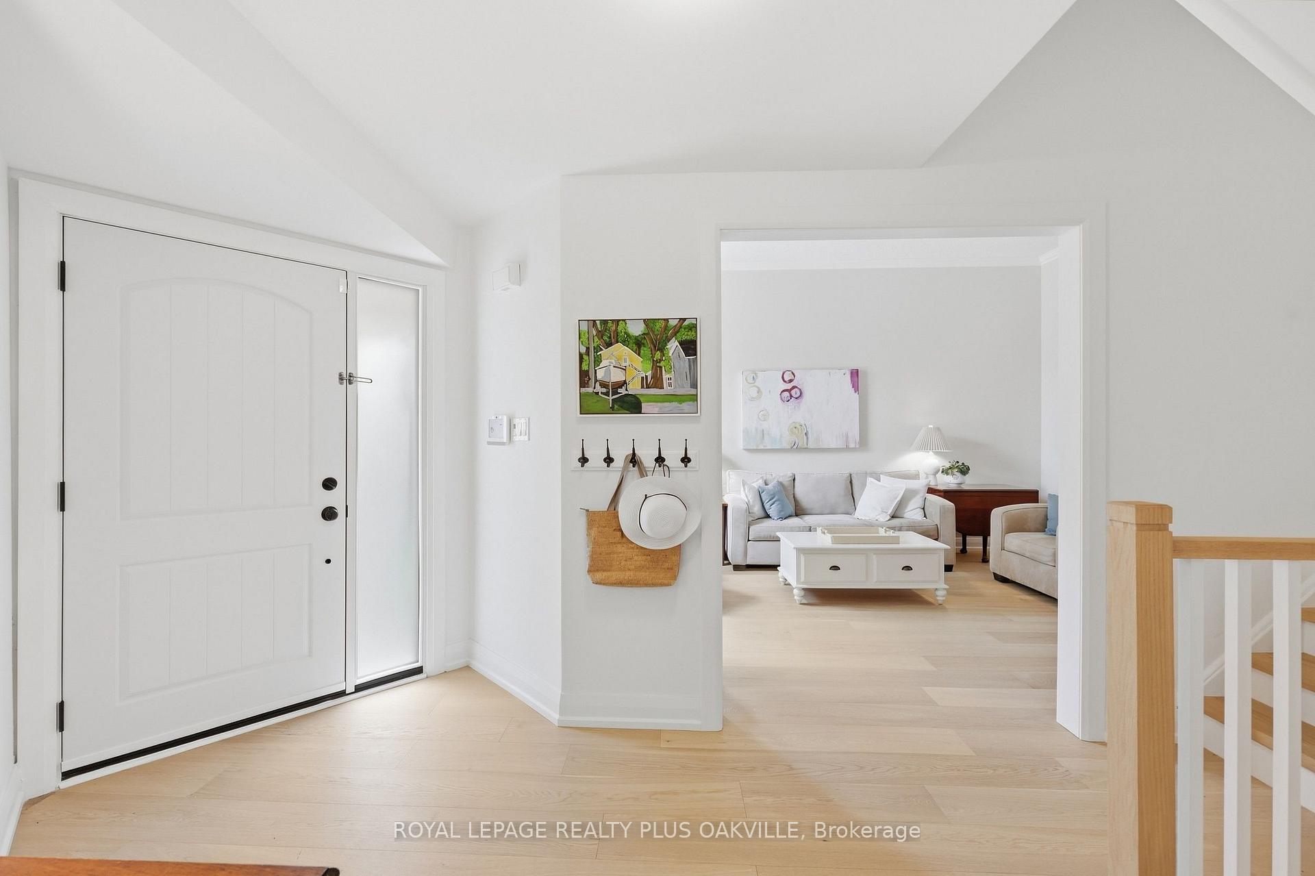 Photo 8 of 58 McLeod Drive, Aurora, Aurora Heights — HOMEH