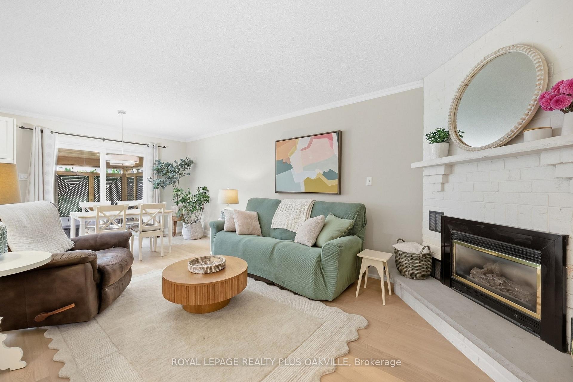 Photo 15 of 58 McLeod Drive, Aurora, Aurora Heights — HOMEH