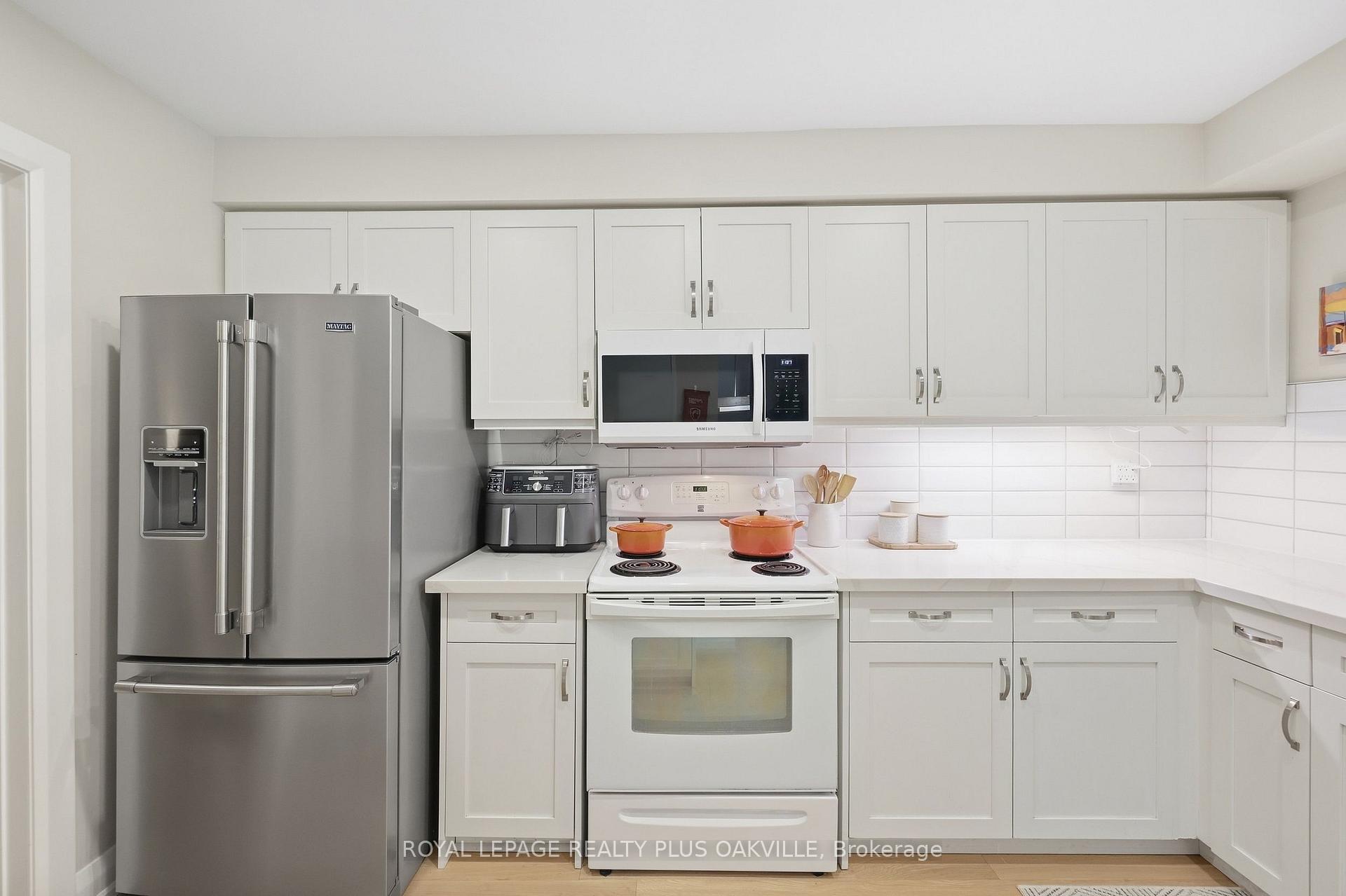 Photo 16 of 58 McLeod Drive, Aurora, Aurora Heights — HOMEH