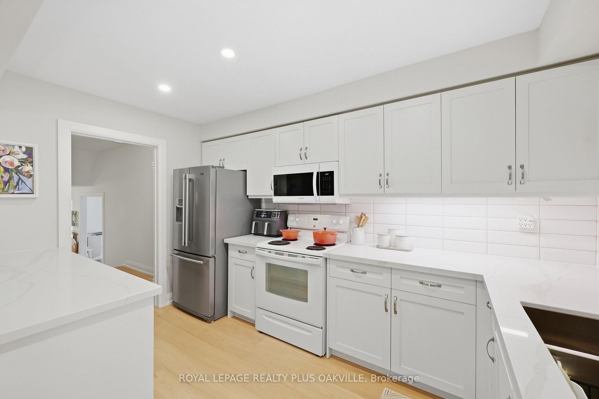 Photo 17 of 58 McLeod Drive, Aurora, Aurora Heights — HOMEH