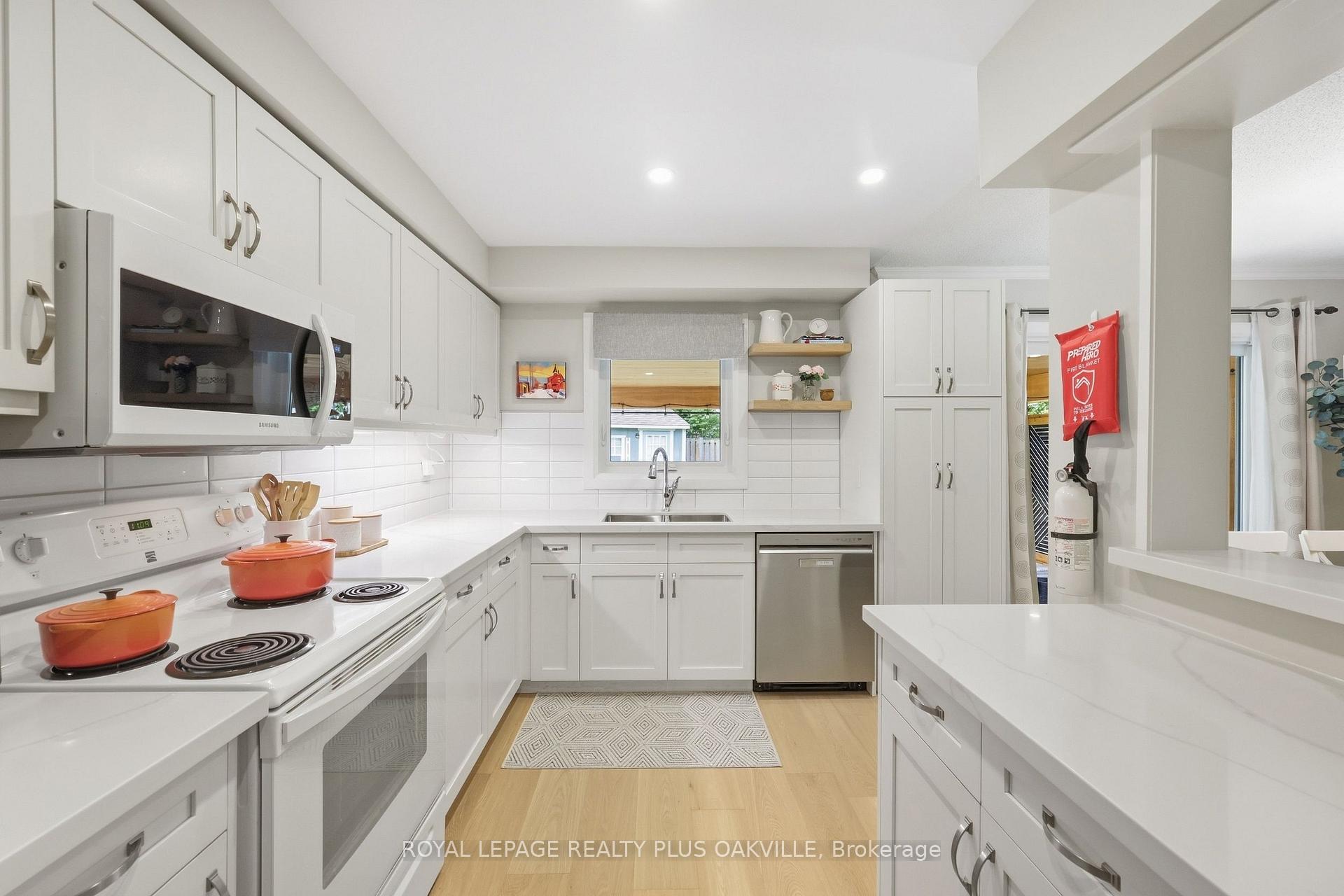 Photo 18 of 58 McLeod Drive, Aurora, Aurora Heights — HOMEH
