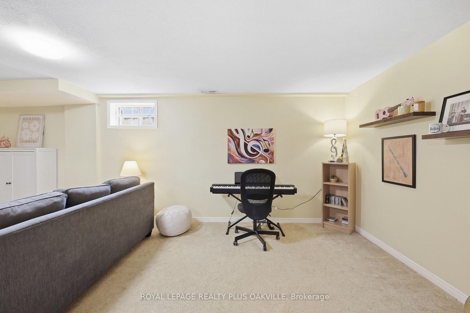 Photo 23 of 58 McLeod Drive, Aurora, Aurora Heights — HOMEH