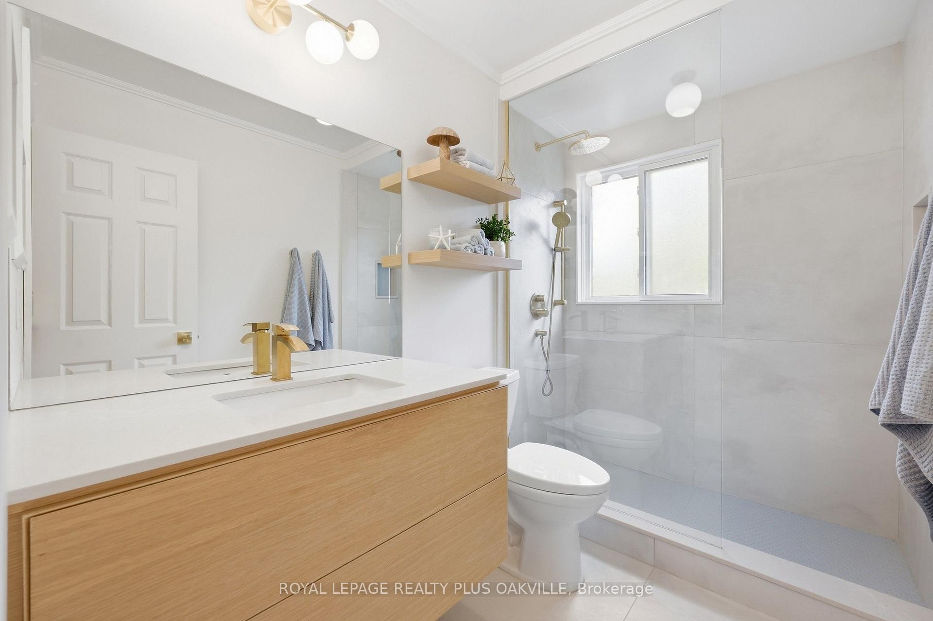 Photo 33 of 58 McLeod Drive, Aurora, Aurora Heights — HOMEH