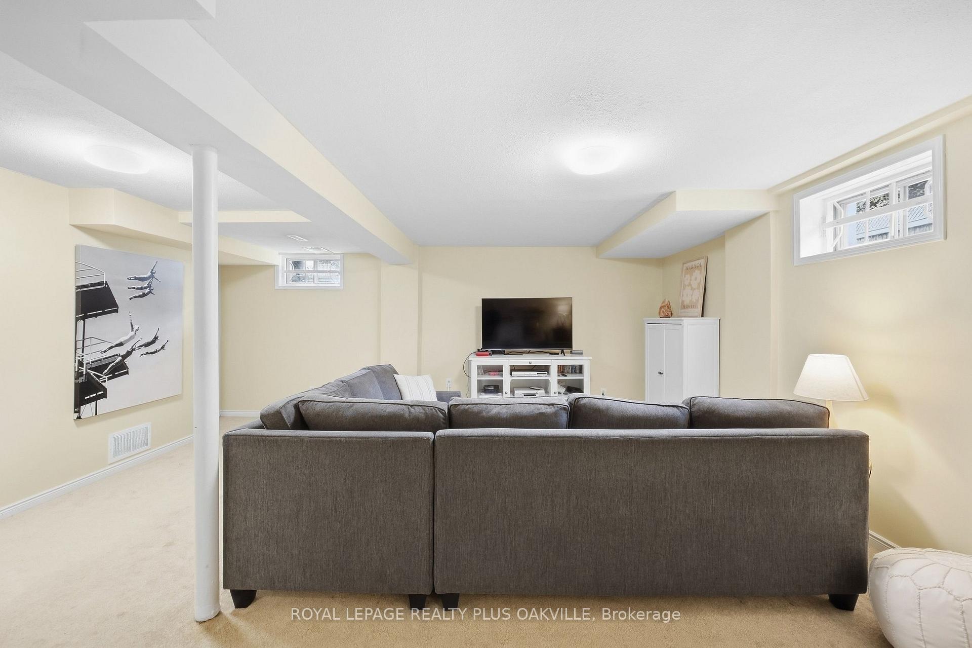Photo 37 of 58 McLeod Drive, Aurora, Aurora Heights — HOMEH