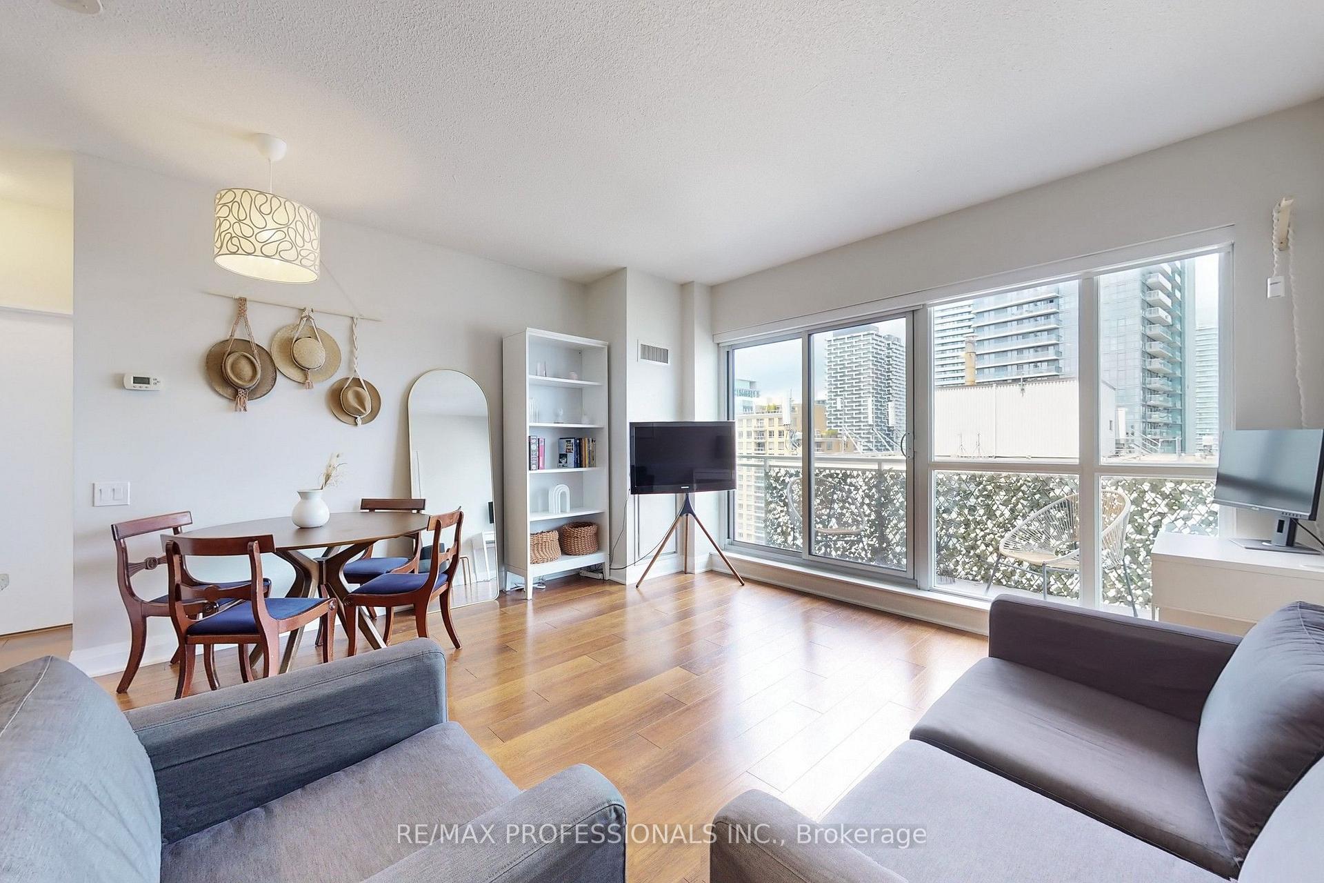 Photo 2 of Unit 1301, 83 Redpath Avenue, Toronto, Mount Pleasant West — HOMEH