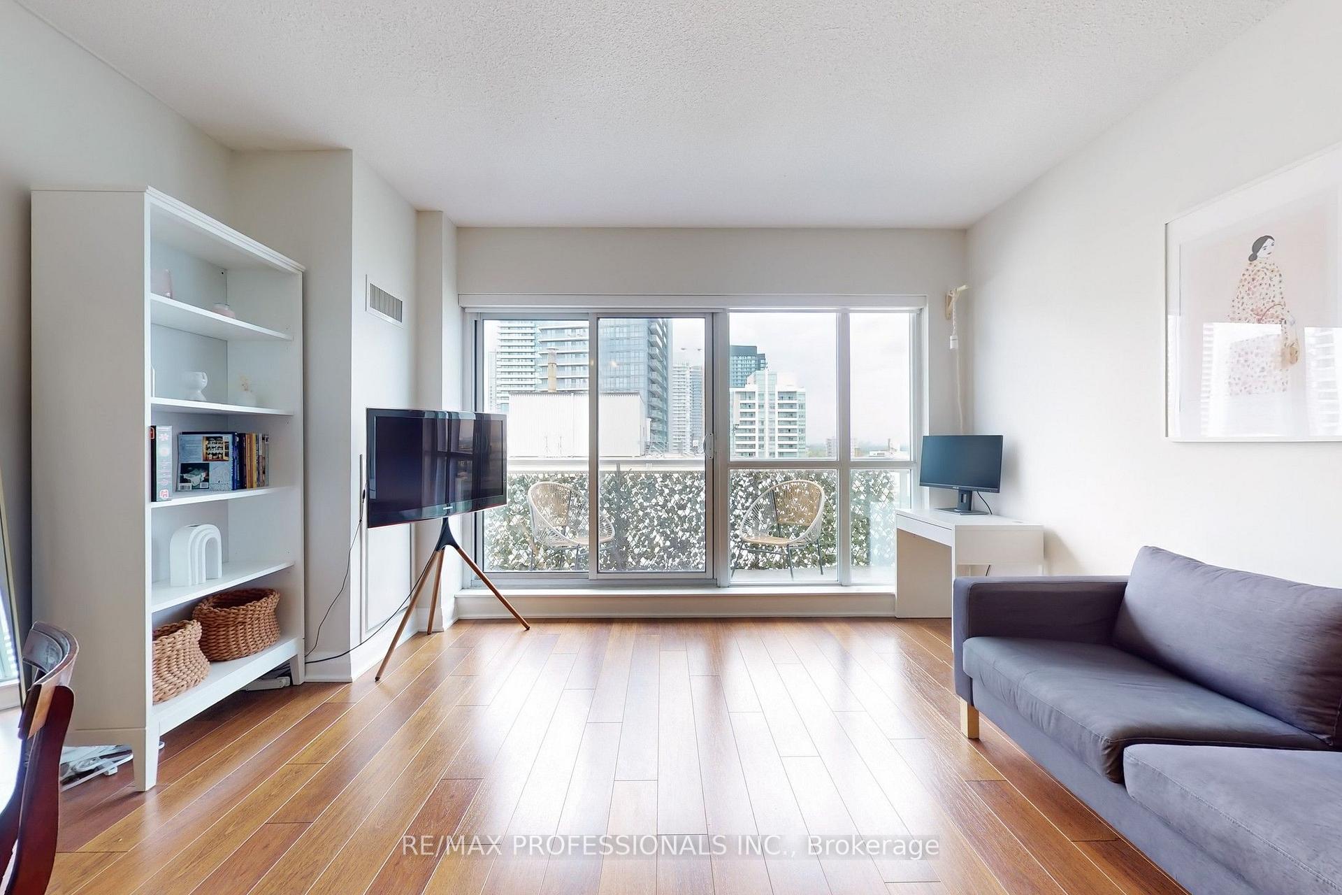 Photo 3 of Unit 1301, 83 Redpath Avenue, Toronto, Mount Pleasant West — HOMEH