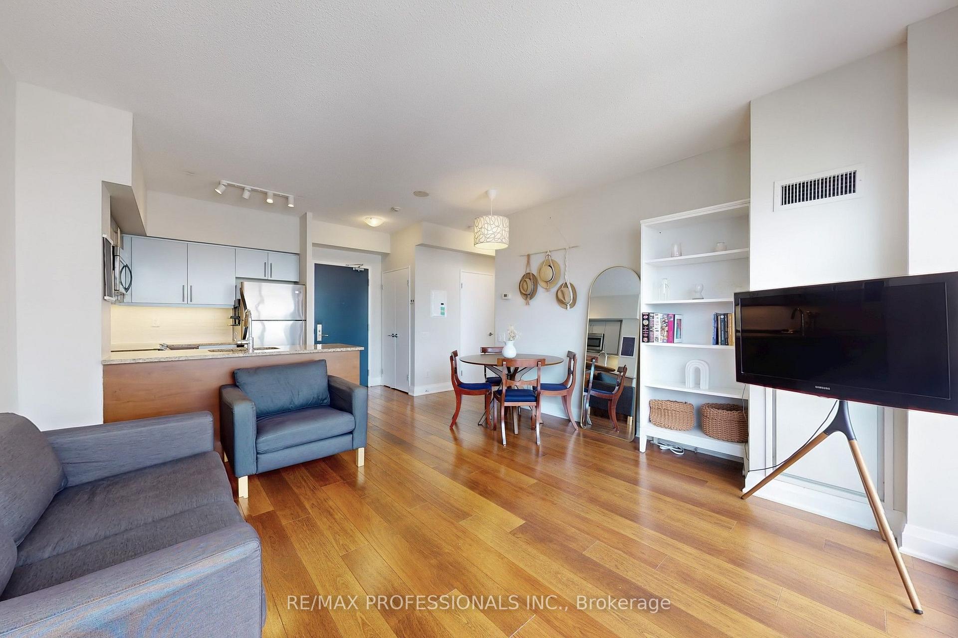 Photo 4 of Unit 1301, 83 Redpath Avenue, Toronto, Mount Pleasant West — HOMEH