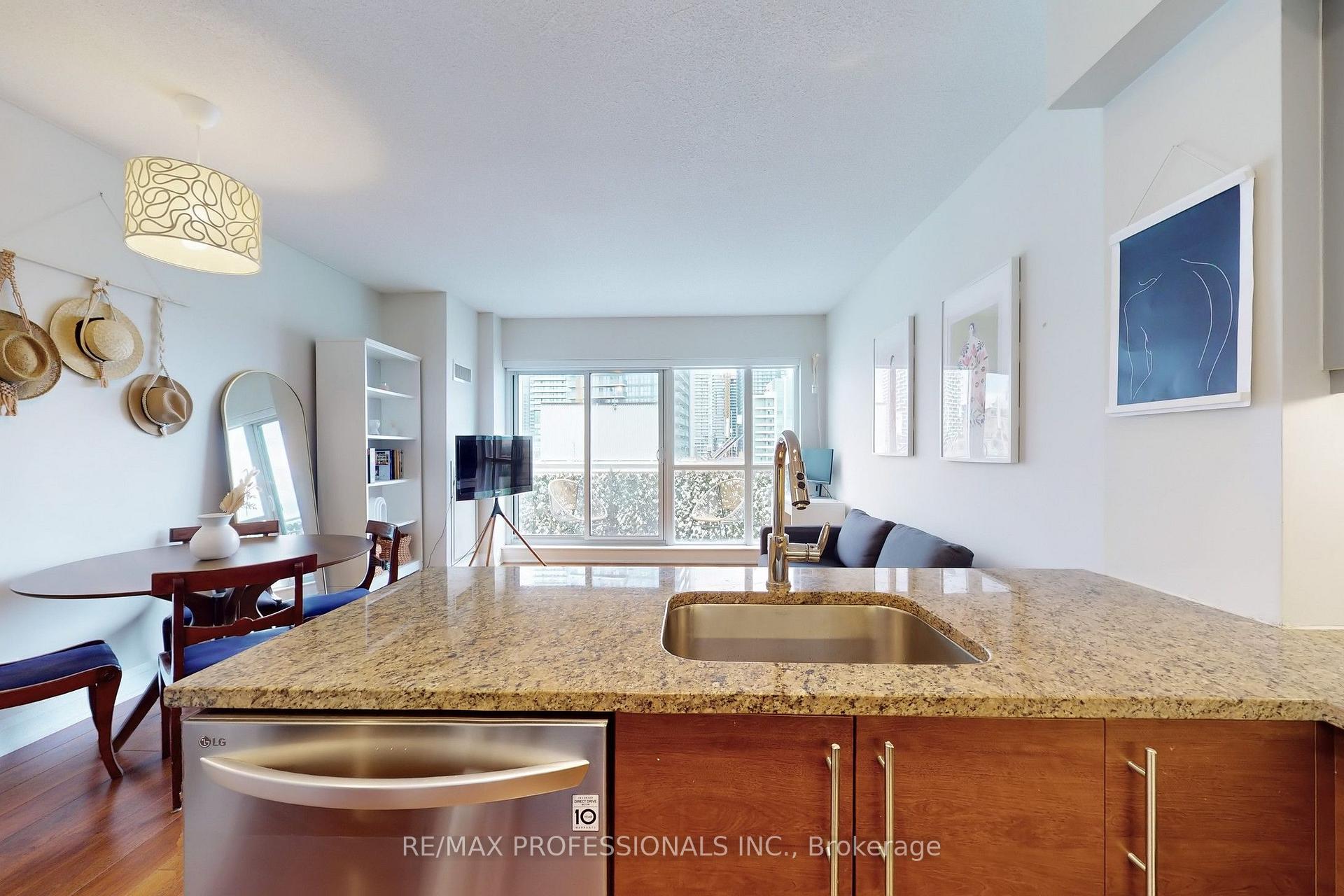 Photo 9 of Unit 1301, 83 Redpath Avenue, Toronto, Mount Pleasant West — HOMEH