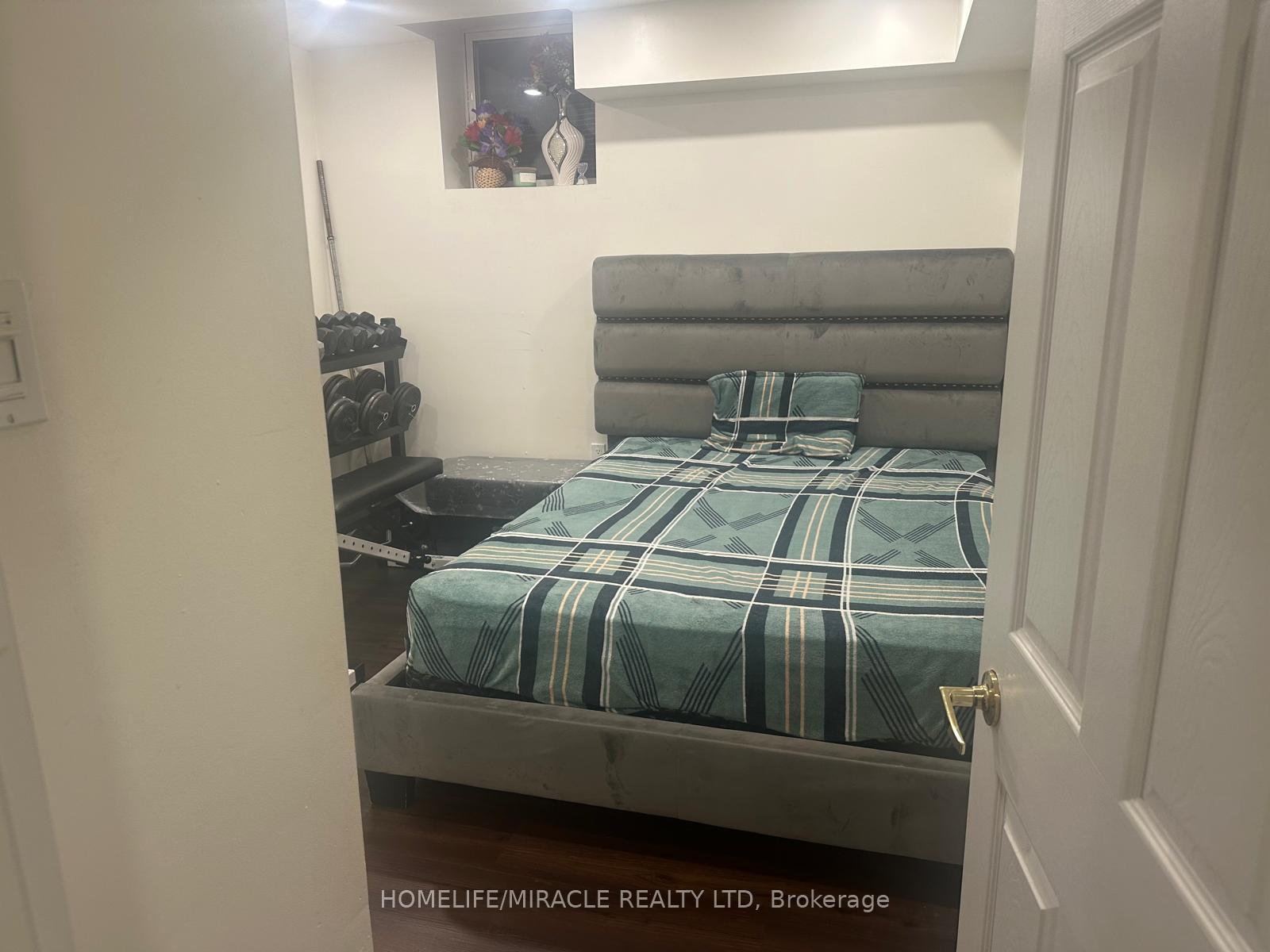 Photo 4 of Unit Bsmt, 54 Oranmore Crescent, Brampton, Credit Valley — HOMEH
