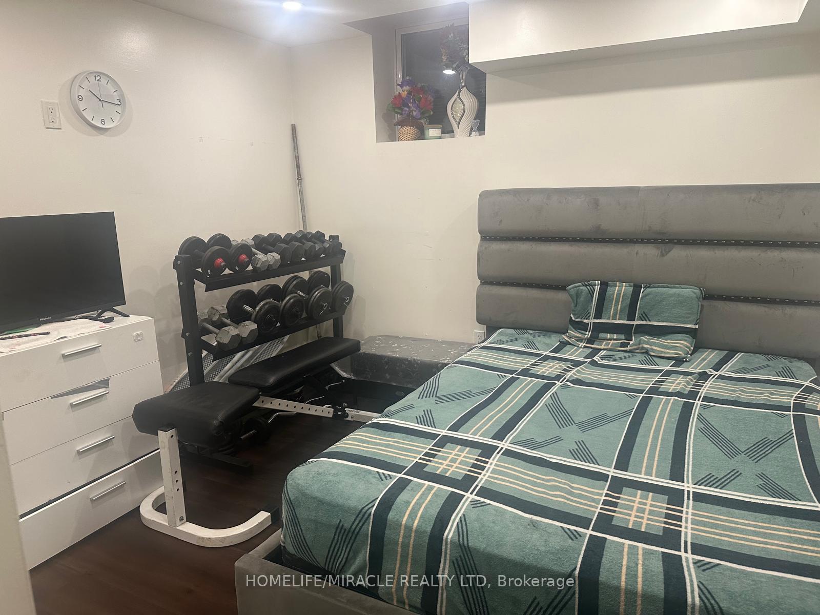 Photo 5 of Unit Bsmt, 54 Oranmore Crescent, Brampton, Credit Valley — HOMEH