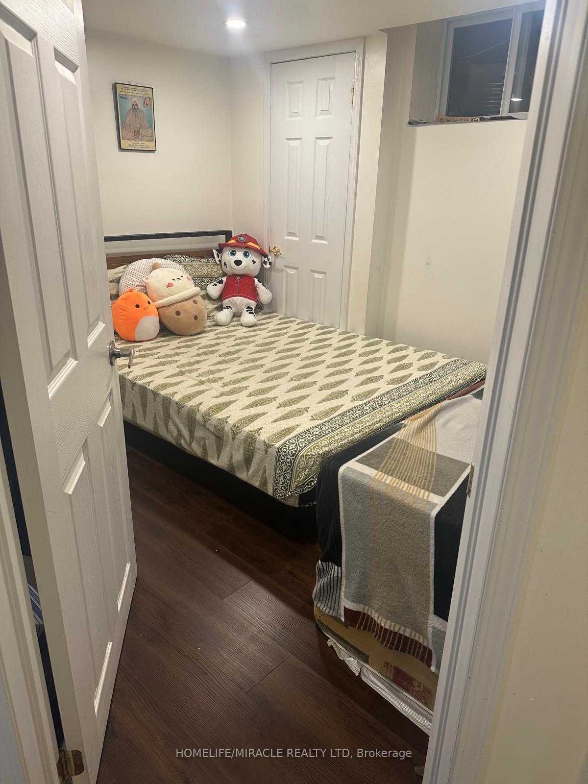 Photo 8 of Unit Bsmt, 54 Oranmore Crescent, Brampton, Credit Valley — HOMEH